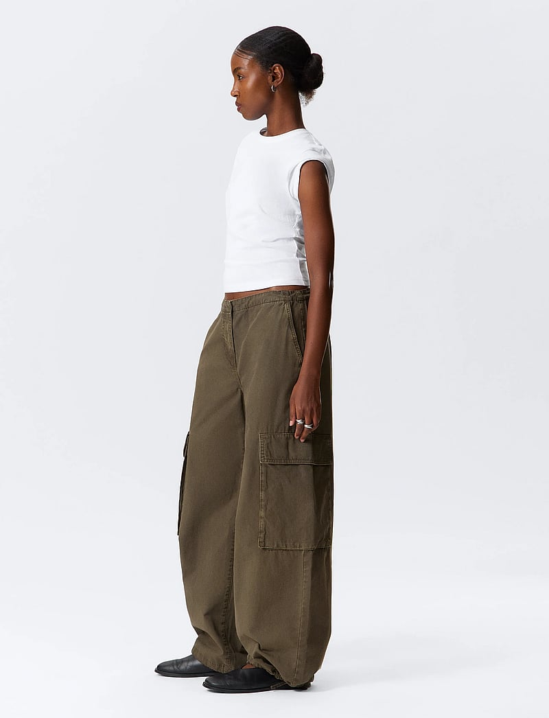 Weekday - Cargo Trousers - cargo püksid - dark brown - 3