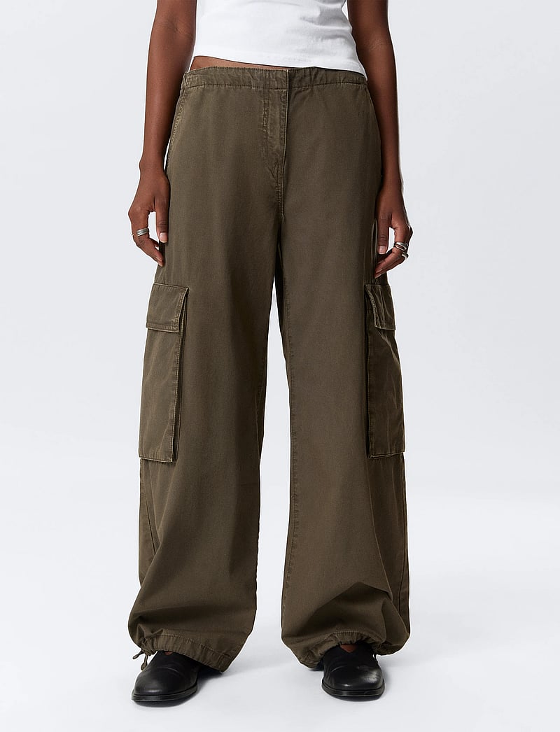 Weekday - Cargo Trousers - cargo püksid - dark brown - 5