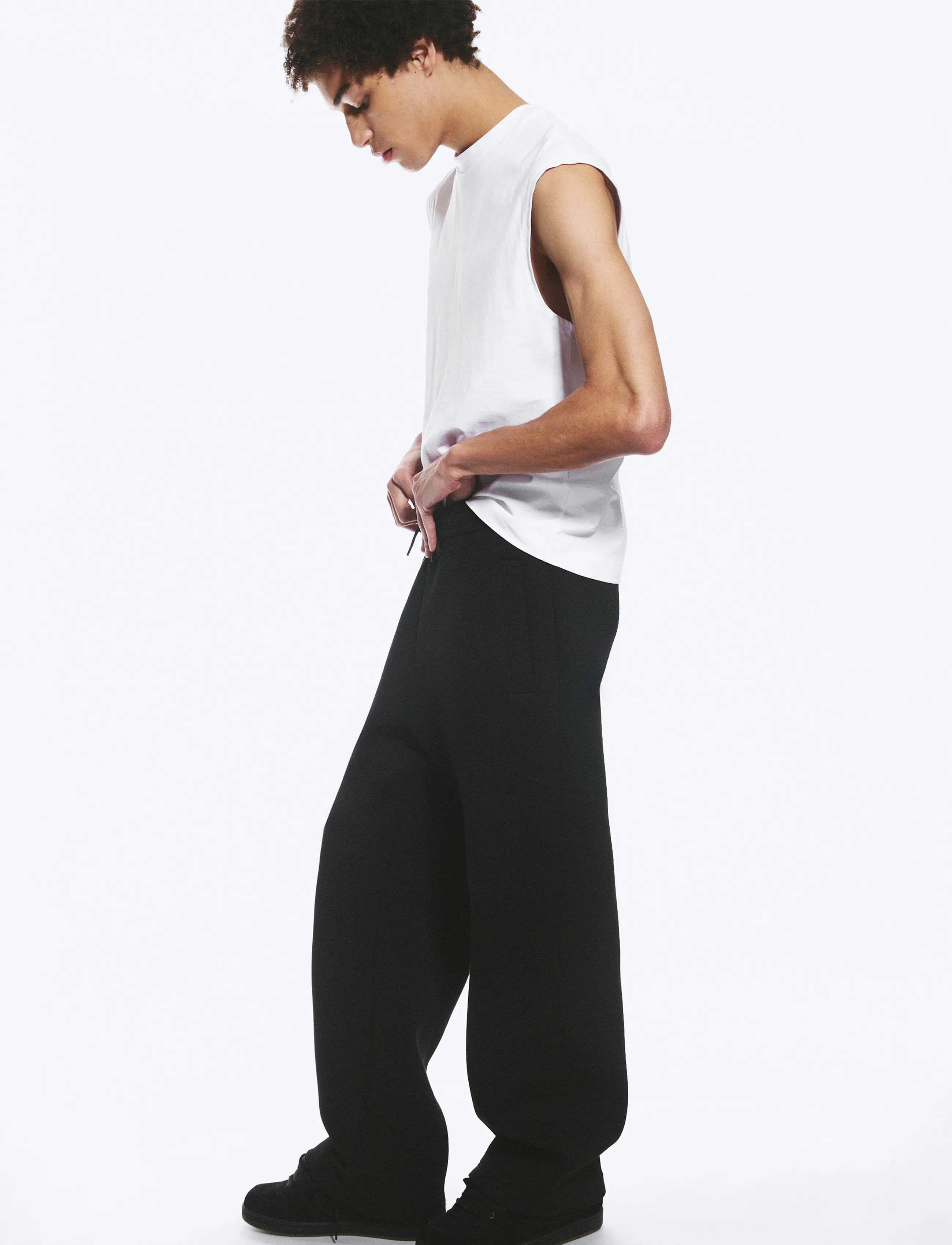Weekday - Loose Fit Scuba Sweatpants - prekės kiekvienai progai - black - 3