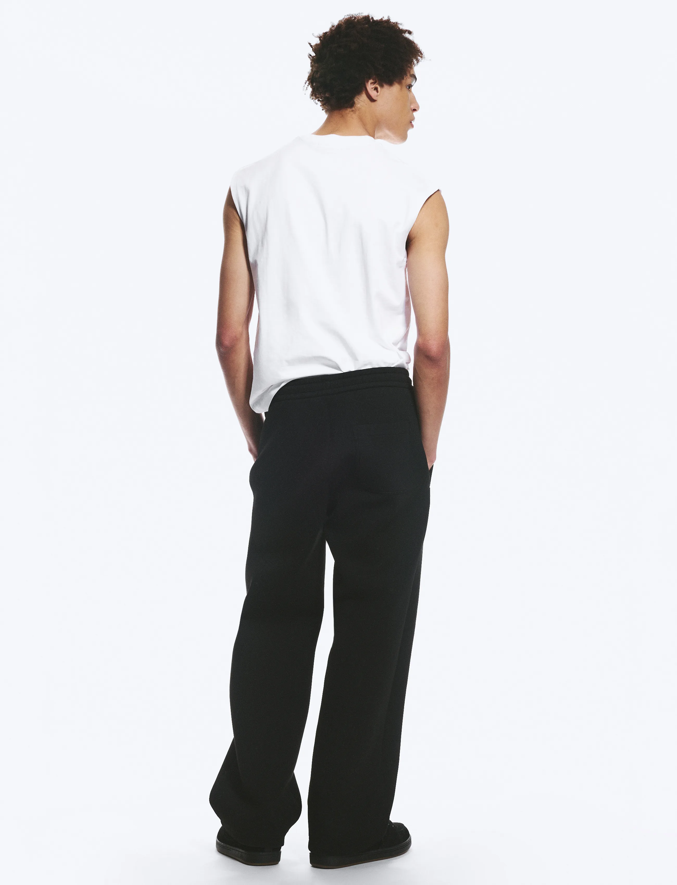 Weekday - Loose Fit Scuba Sweatpants - prekės kiekvienai progai - black - 4
