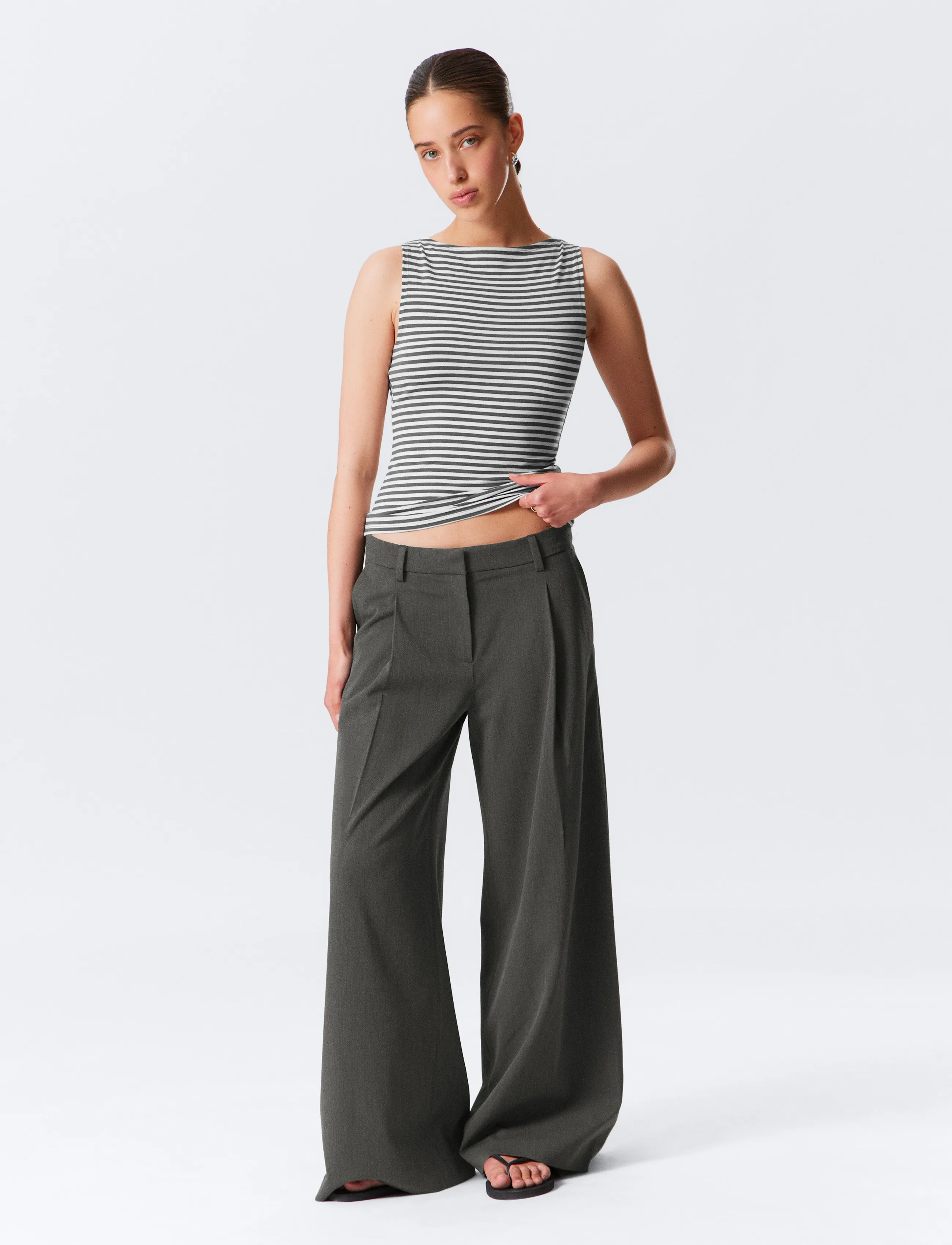 Weekday - Low Rise Wide Leg Pleated Suiting Trousers - grey melange dark - 0