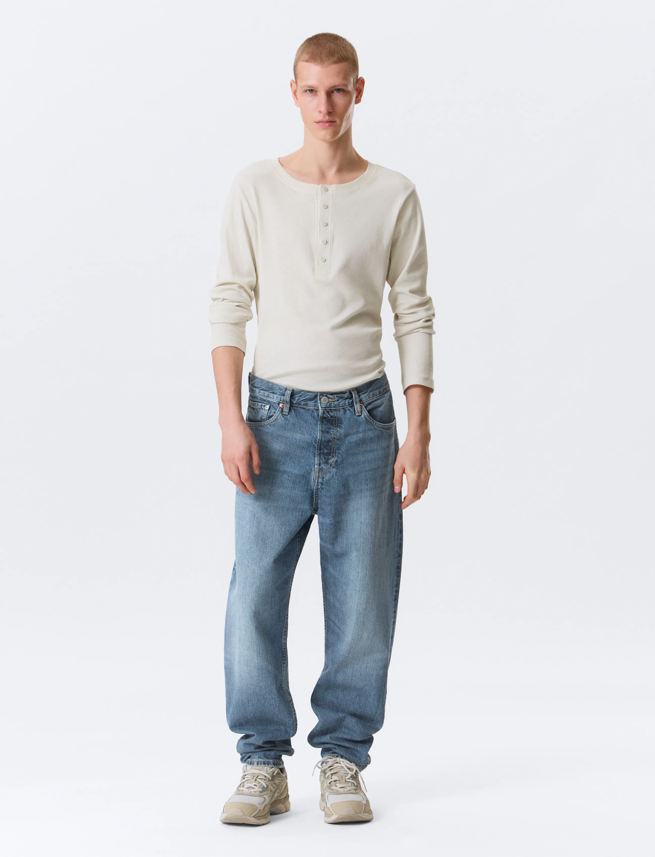 Weekday Ray Mid Rise Relaxed Tapered Leg Jeans - Regular jeans - RADIO BLUE / blue