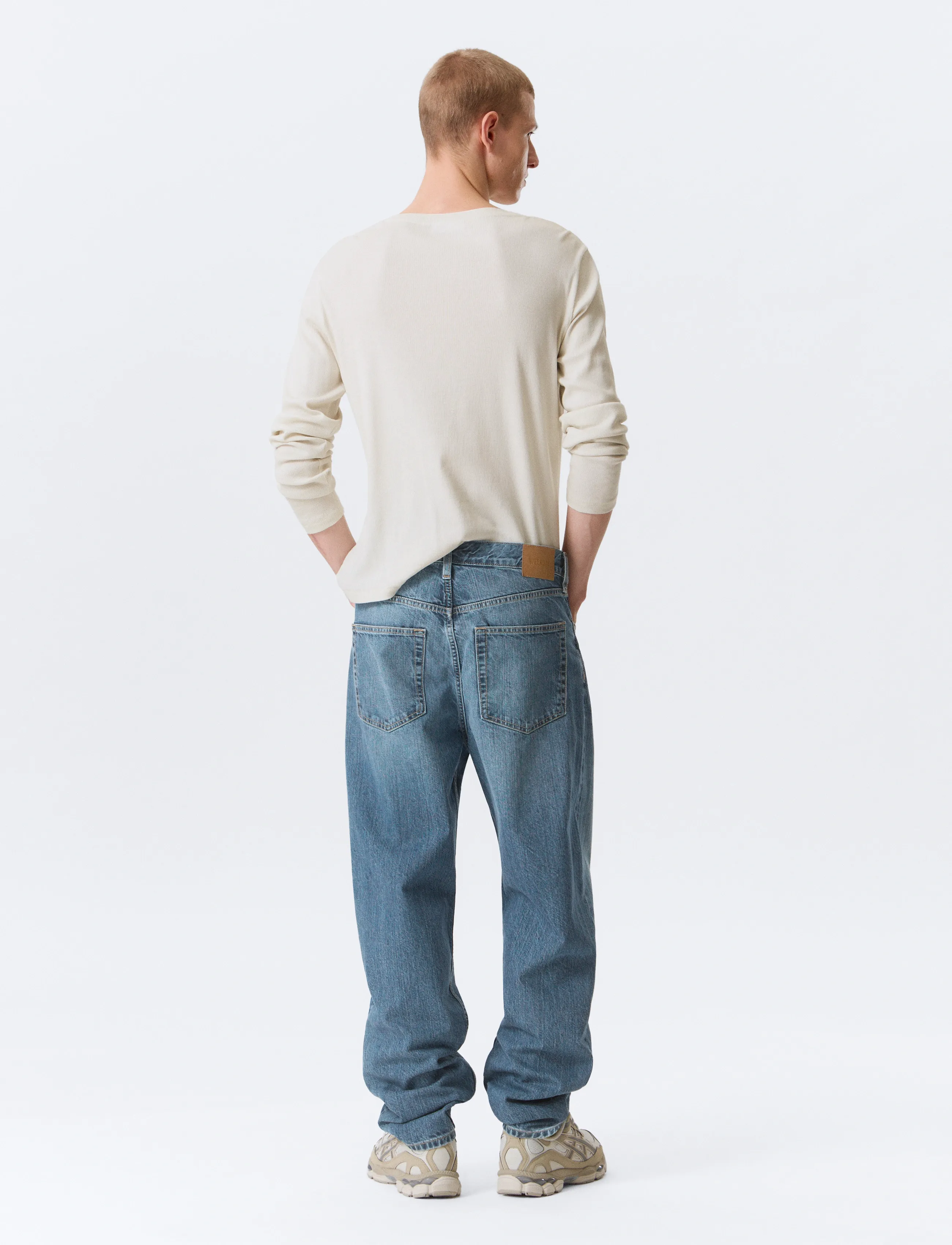 Weekday - Ray Mid Rise Relaxed Tapered Leg Jeans - tavalised teksad - radio blue - 4