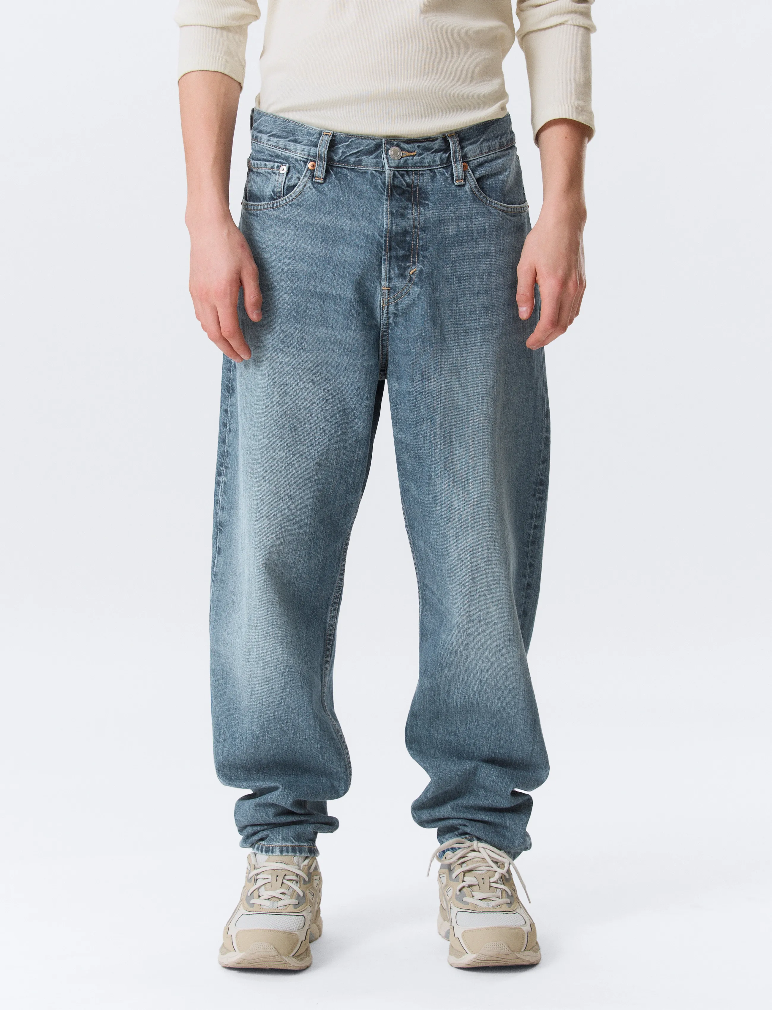 Weekday - Ray Mid Rise Relaxed Tapered Leg Jeans - tavalised teksad - radio blue - 5