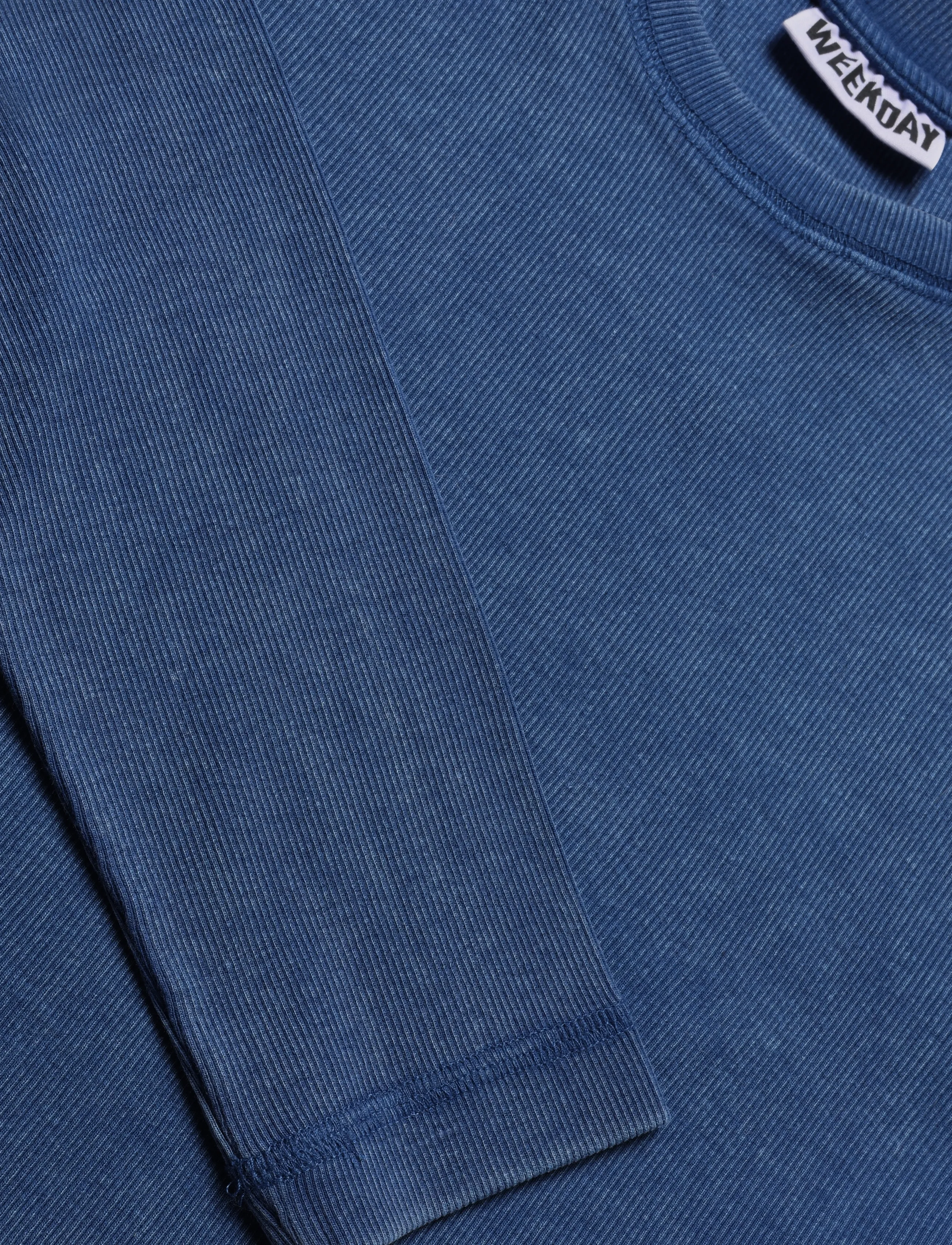 Weekday - Ribbed Long-Sleeved T-shirt - long-sleeved t-shirts - navy wash - 2