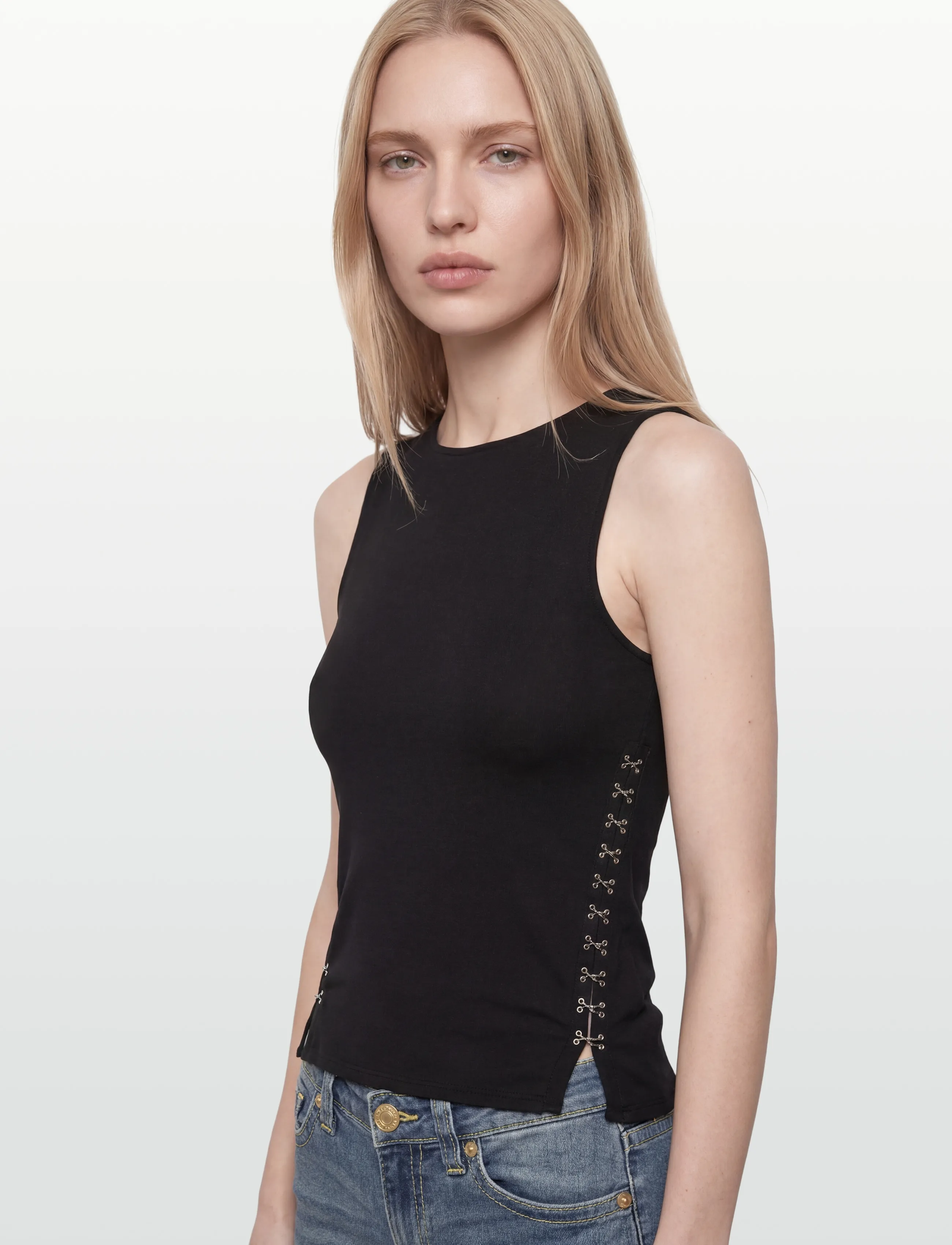 Weekday - Fitted Hook & Eye Tank Top - tanktops - black - 3
