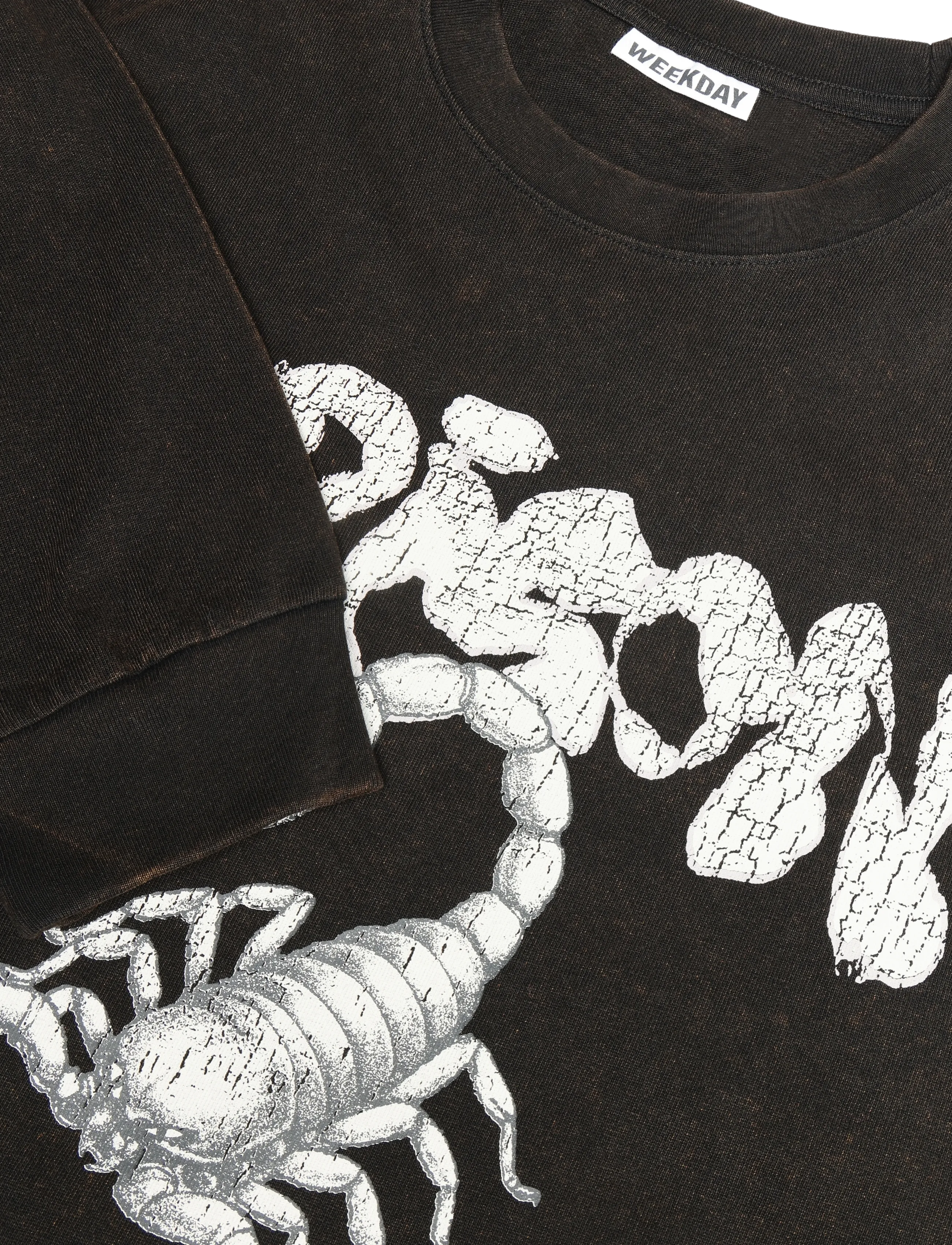Weekday - Relaxed Graphic Long-Sleeved T-shirt - black "scorpio" - 2