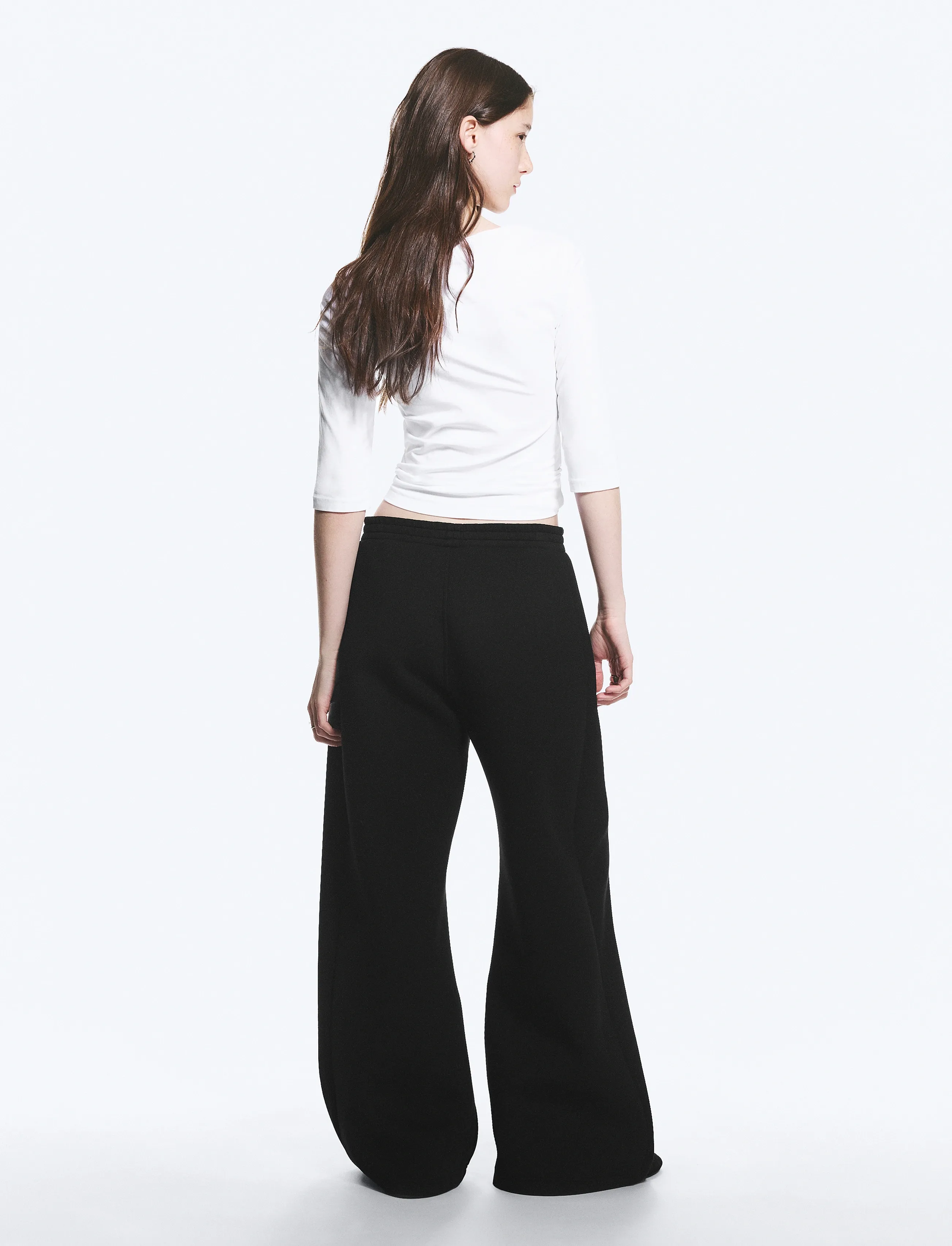 Weekday - Relaxed Wide Leg Scuba Sweatpants - laia säärega püksid - black dark - 5