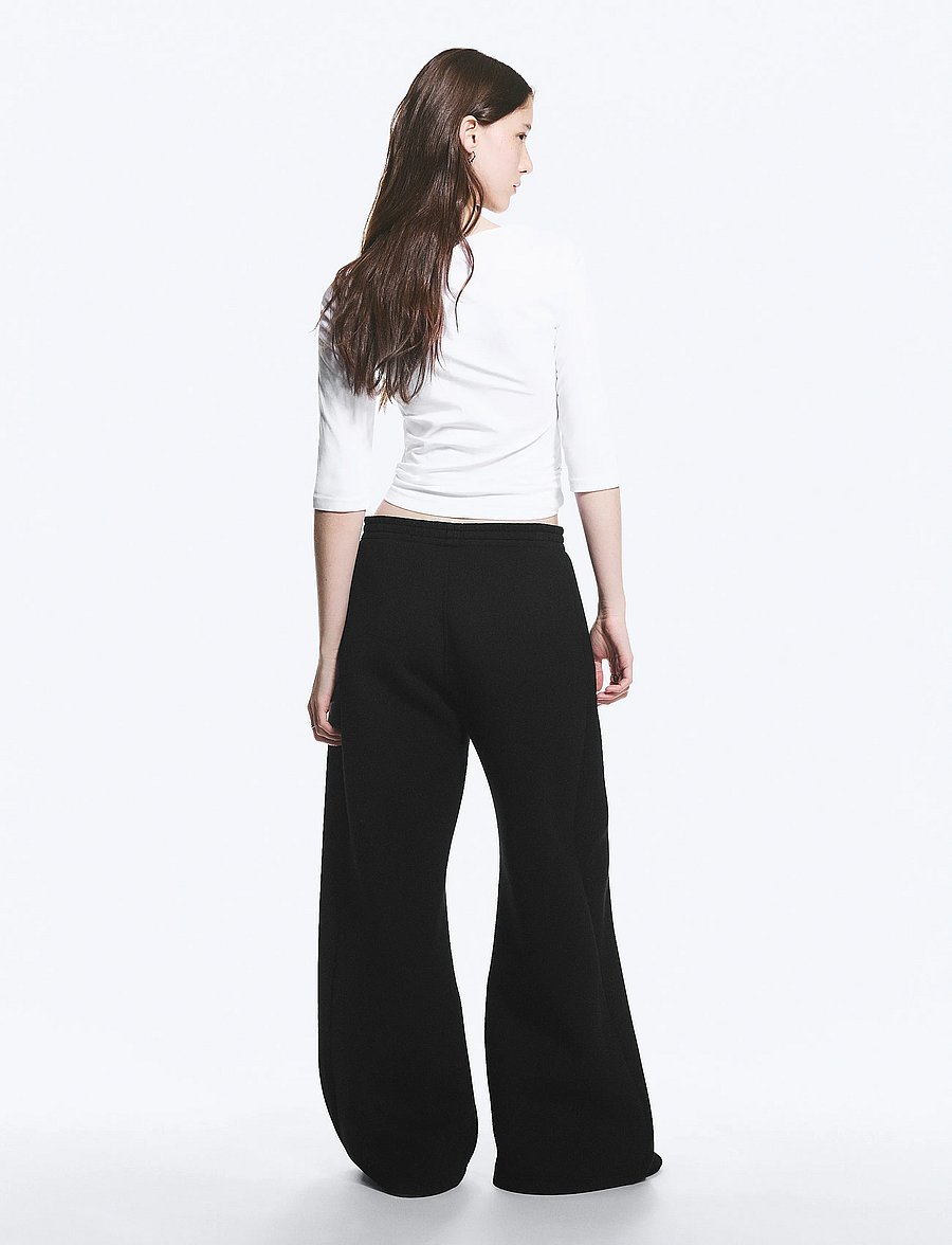 Weekday - Relaxed Wide Leg Scuba Sweatpants - hosen mit weitem bein - black dark - 5