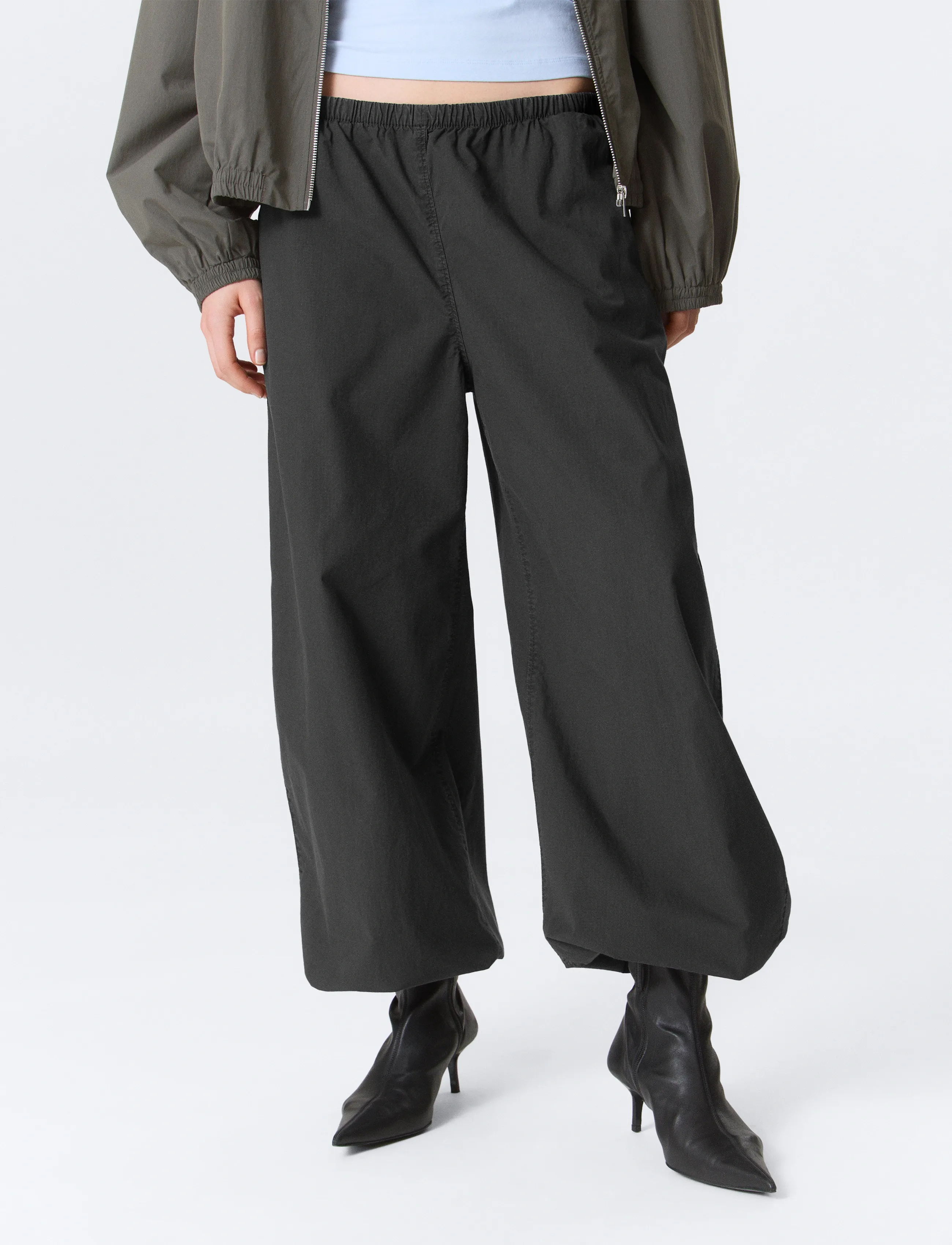 Weekday - Low Rise Pull-on Ripstop Trousers - sirge säärega püksid - dark grey - 3