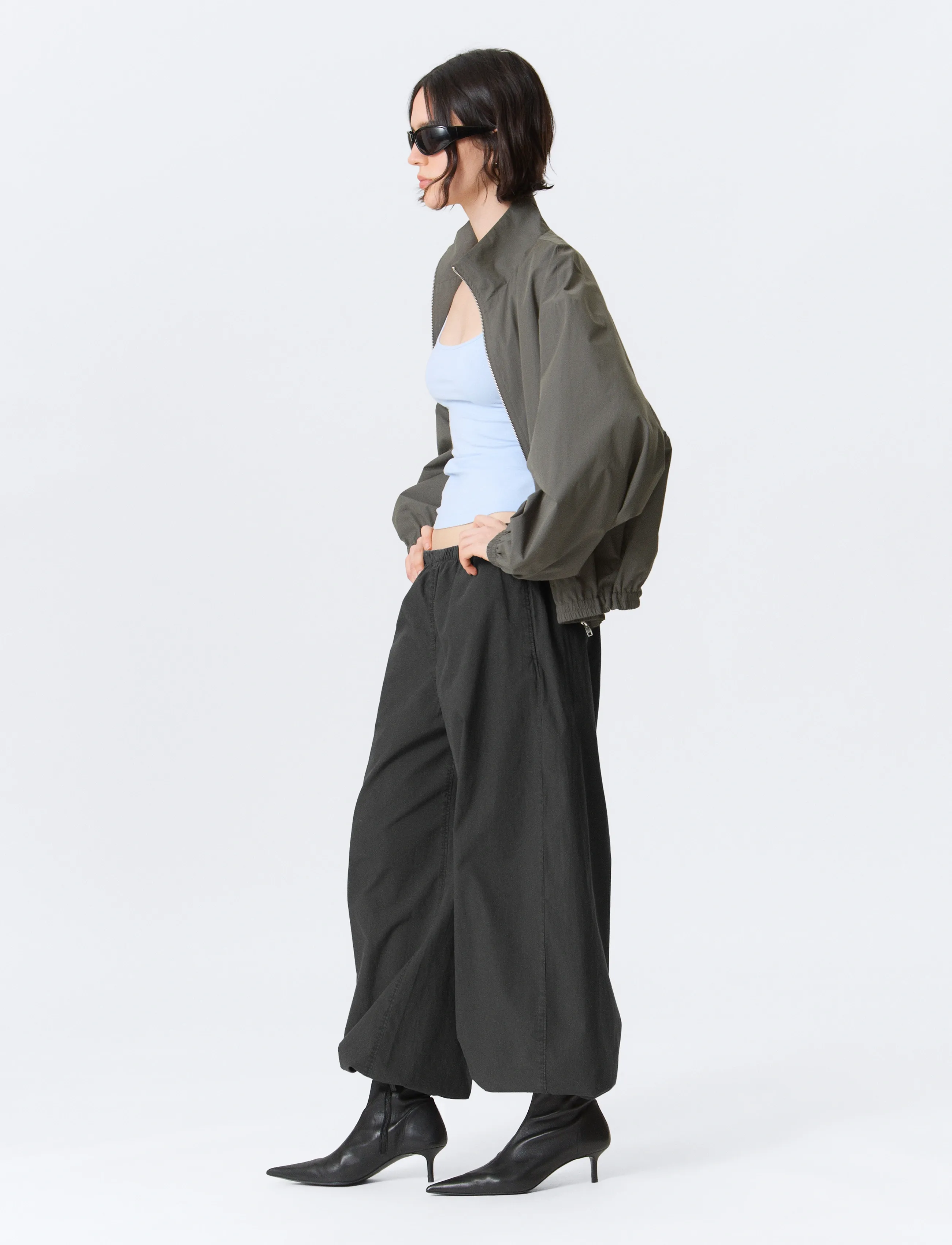 Weekday - Low Rise Pull-on Ripstop Trousers - sirge säärega püksid - dark grey - 4