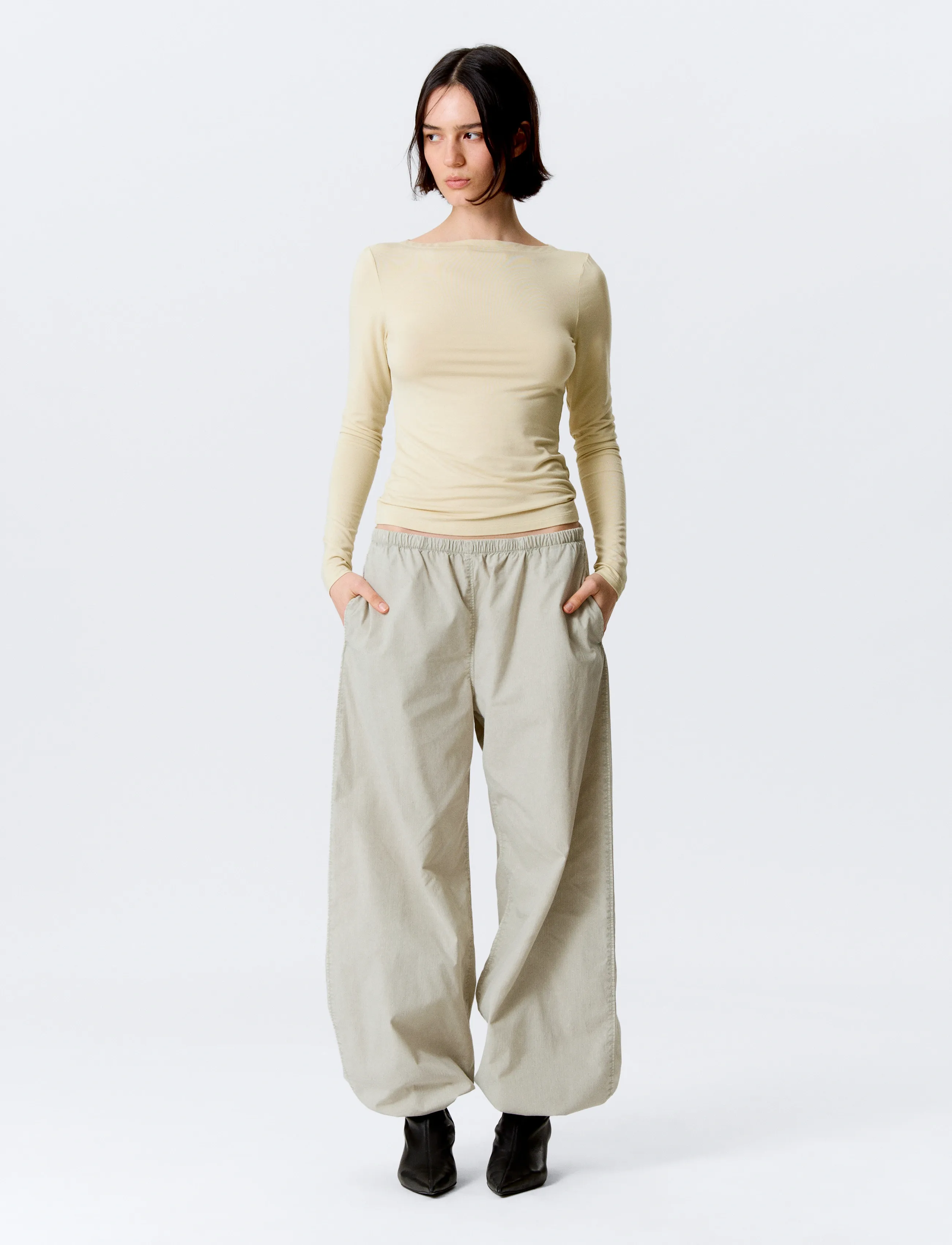 Weekday Low Rise Pull-on Ripstop Trousers - Hosen - MOLE DUSTY LIGHT / beige
