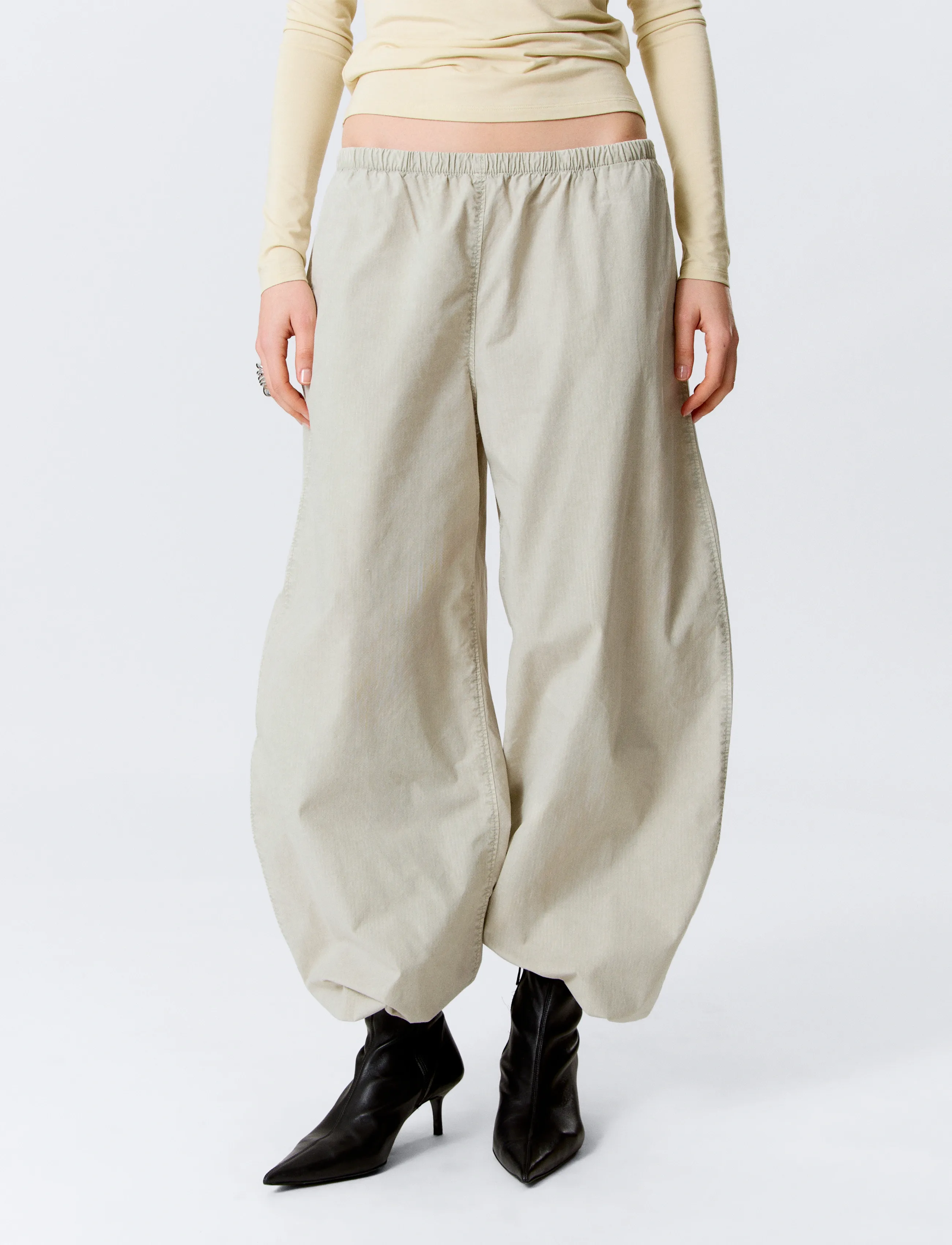 Weekday - Low Rise Pull-on Ripstop Trousers - straight leg trousers - mole dusty light - 3