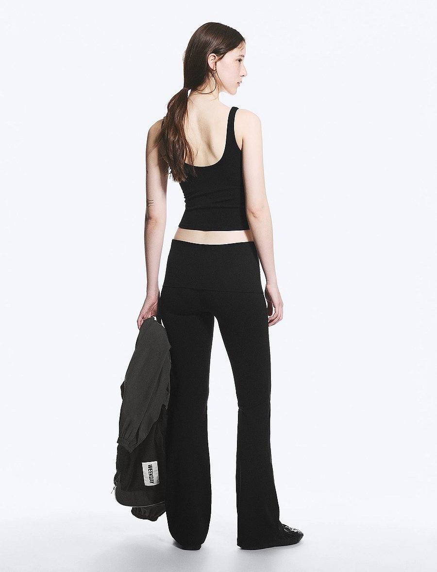 Weekday - Folded Waist Flared Yoga Tights - legginsy do ćwiczeń - black - 4