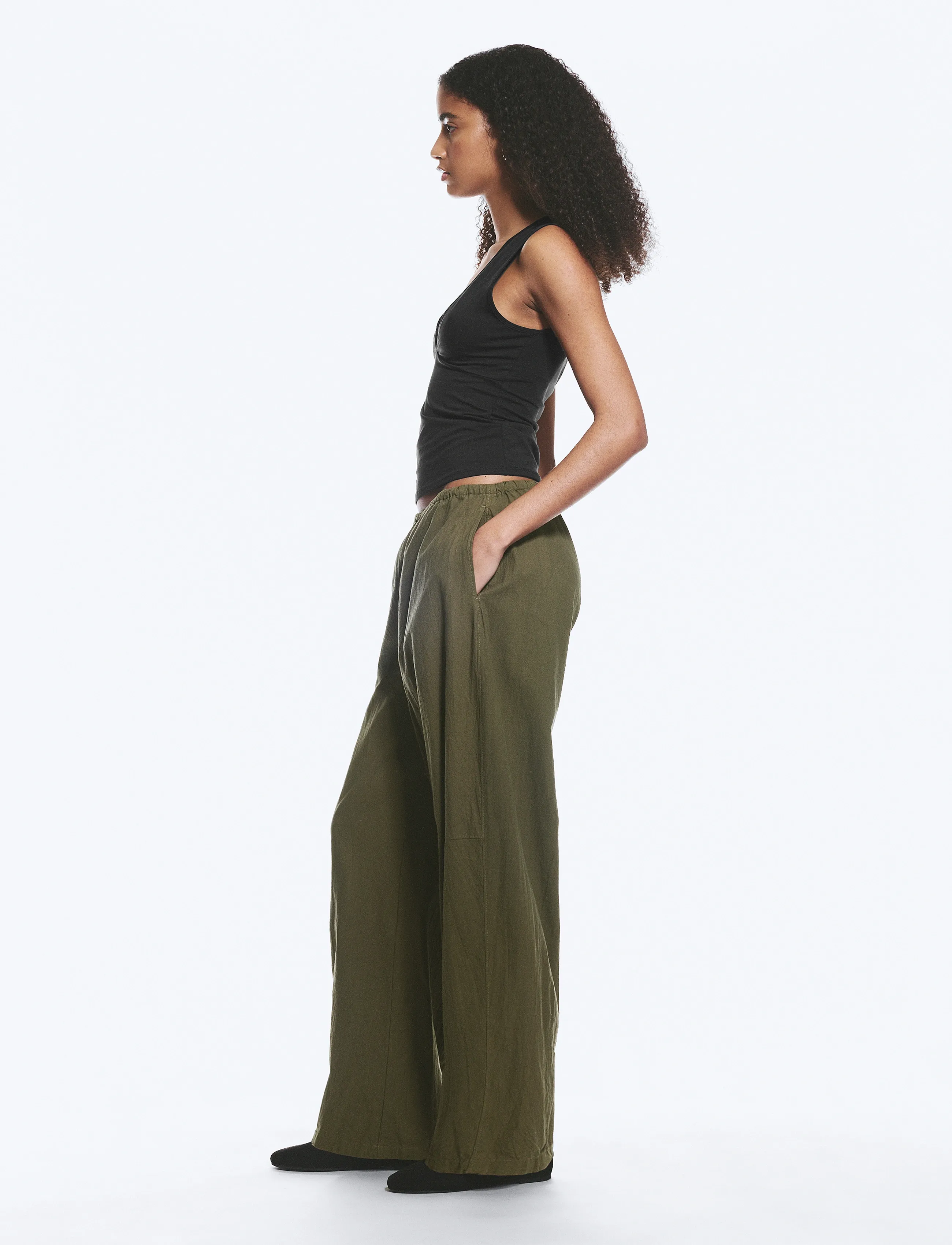 Weekday - Low Rise Loose Pull-on Trousers - laia säärega püksid - khaki green - 4