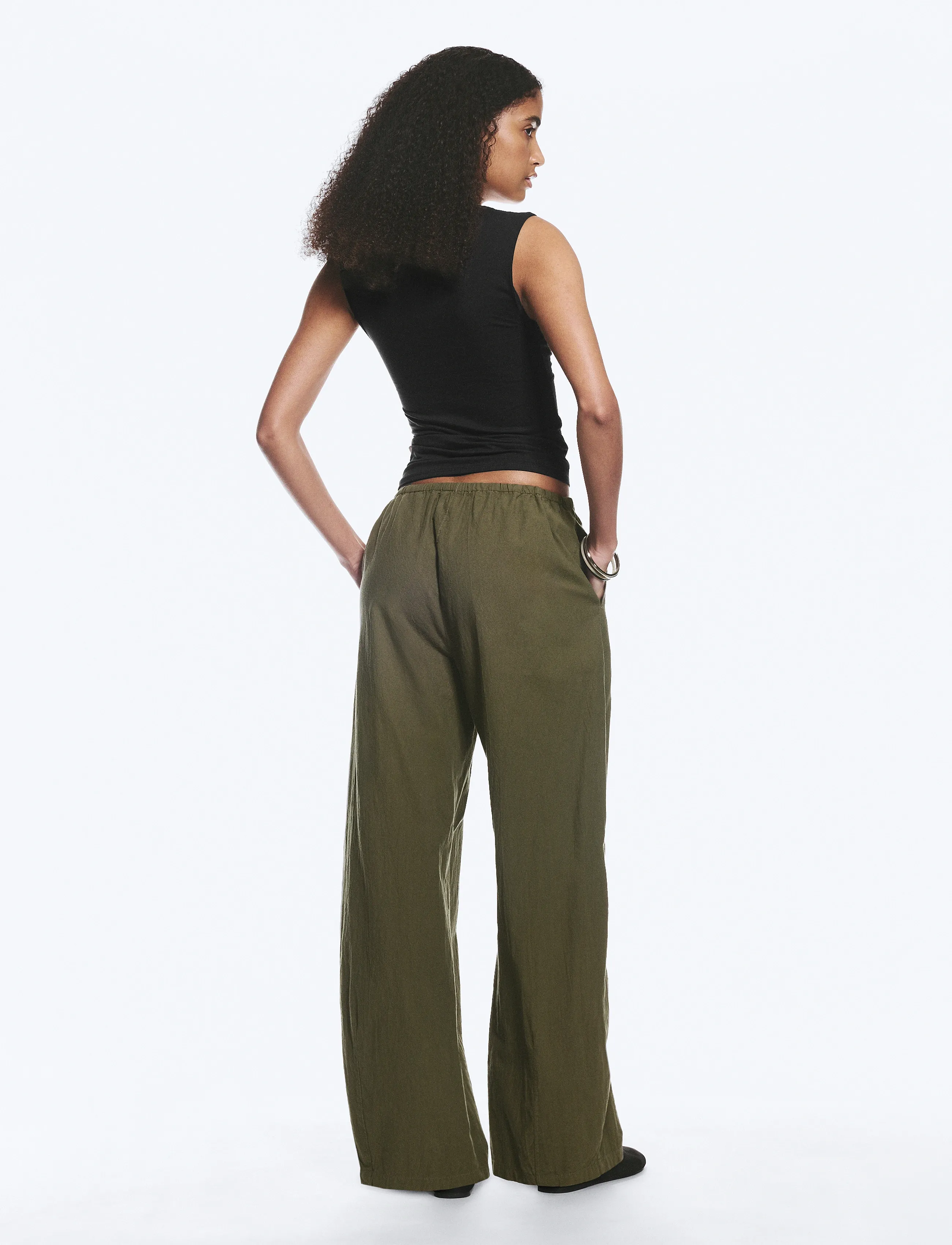 Weekday - Low Rise Loose Pull-on Trousers - laia säärega püksid - khaki green - 5