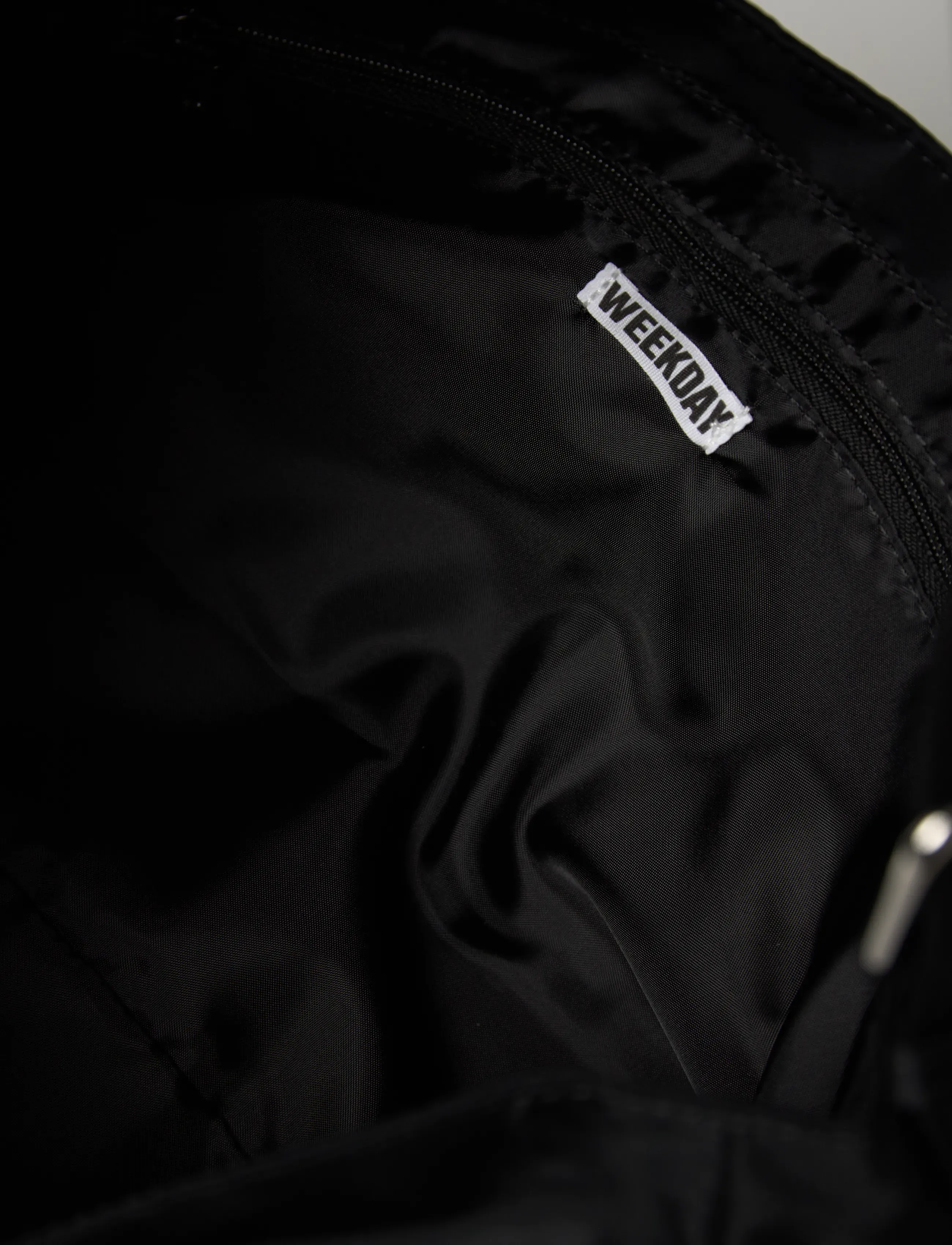 Weekday - Small Slouched Clasp Shoulder Bag - mode trends - black - 4