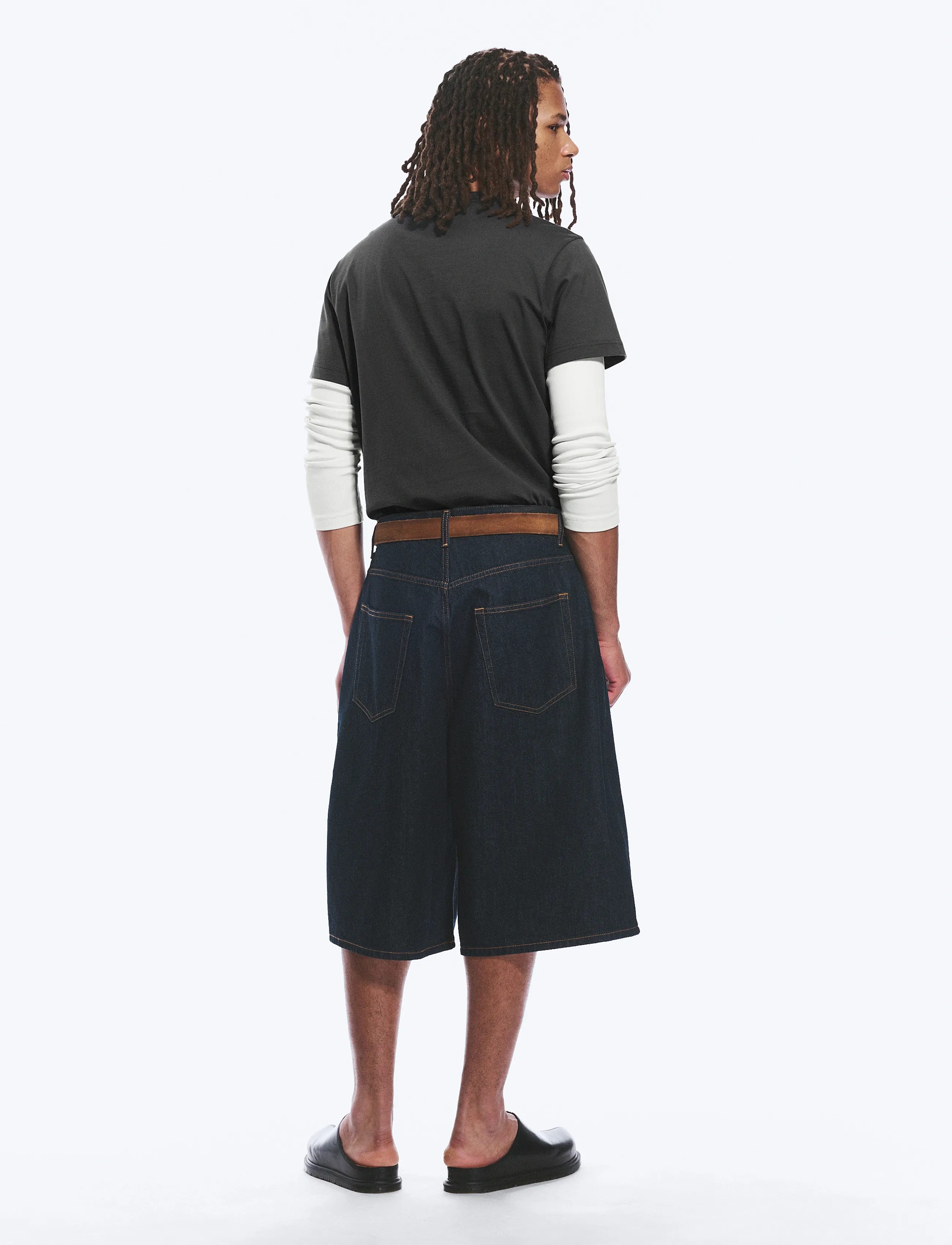 Weekday - Void Mid Rise Loose Long Denim Shorts - lühikesed teksapüksid - blue rinse - 4