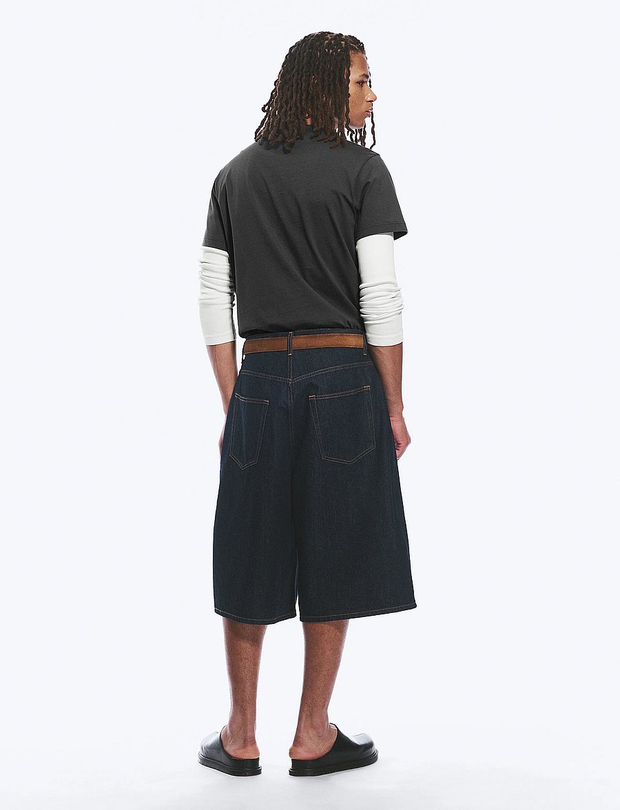 Weekday - Void Mid Rise Loose Long Denim Shorts - lühikesed teksapüksid - blue rinse - 4