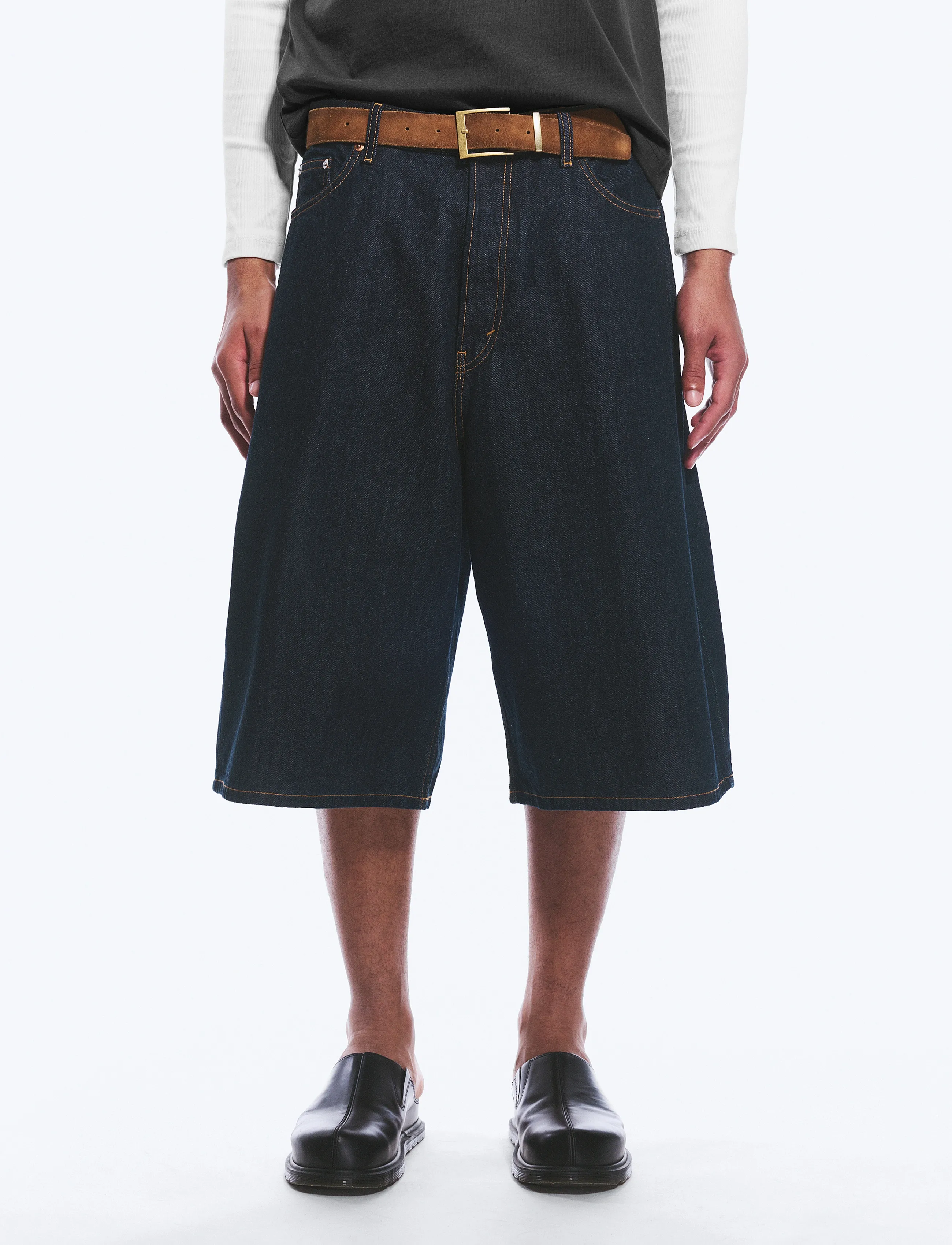 Weekday - Void Mid Rise Loose Long Denim Shorts - lühikesed teksapüksid - blue rinse - 5