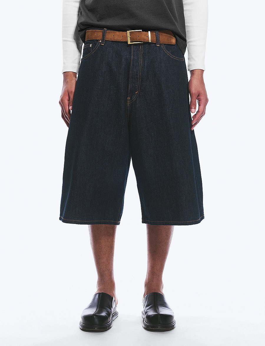 Weekday - Void Mid Rise Loose Long Denim Shorts - lühikesed teksapüksid - blue rinse - 5
