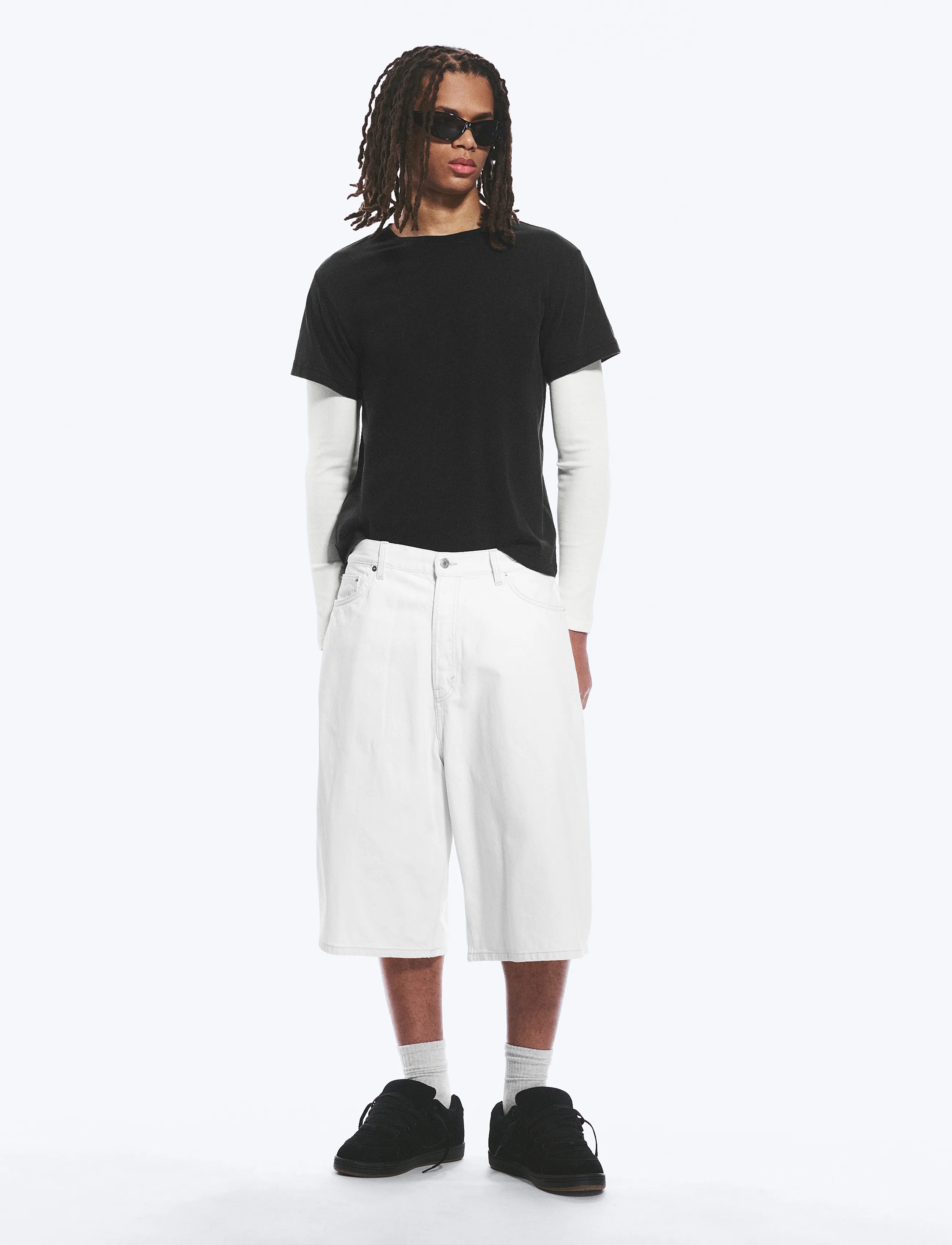 Weekday Void Mid Rise Loose Long Denim Shorts, Mænd, Slidte Løse Lange Denim Shorts, Cream, Str: 30