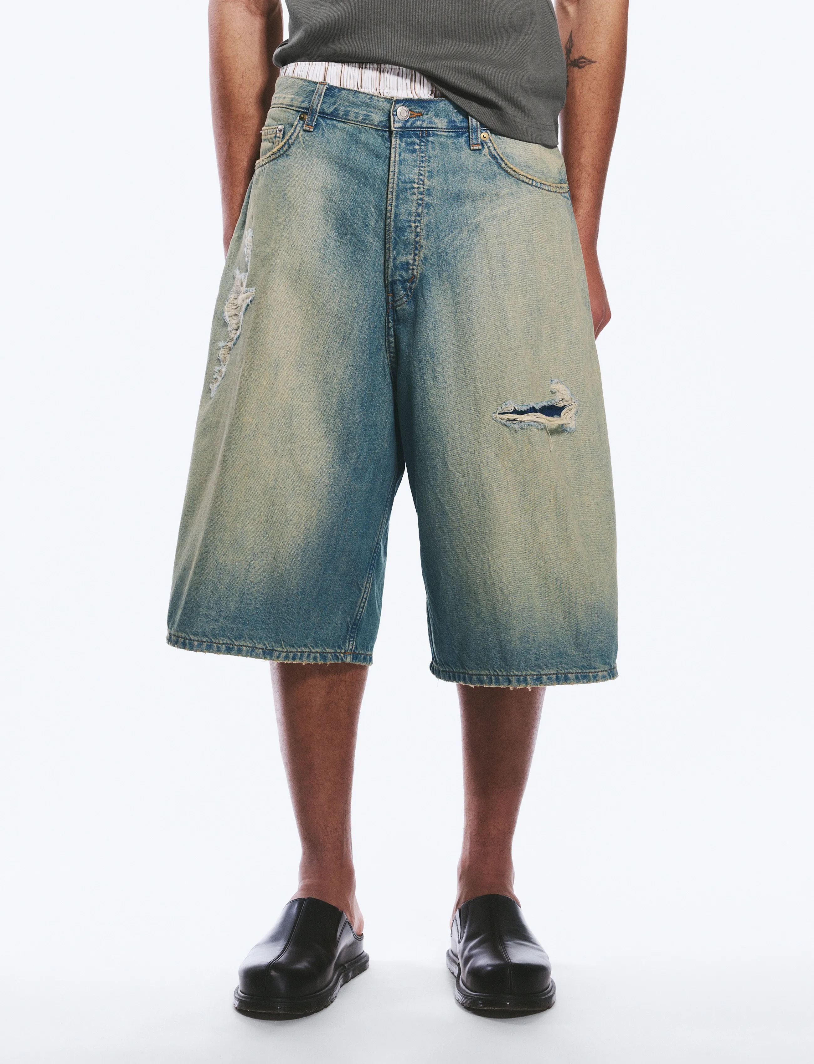 Weekday - Void Mid Rise Loose Long Denim Shorts - jorts - honey blue - 5