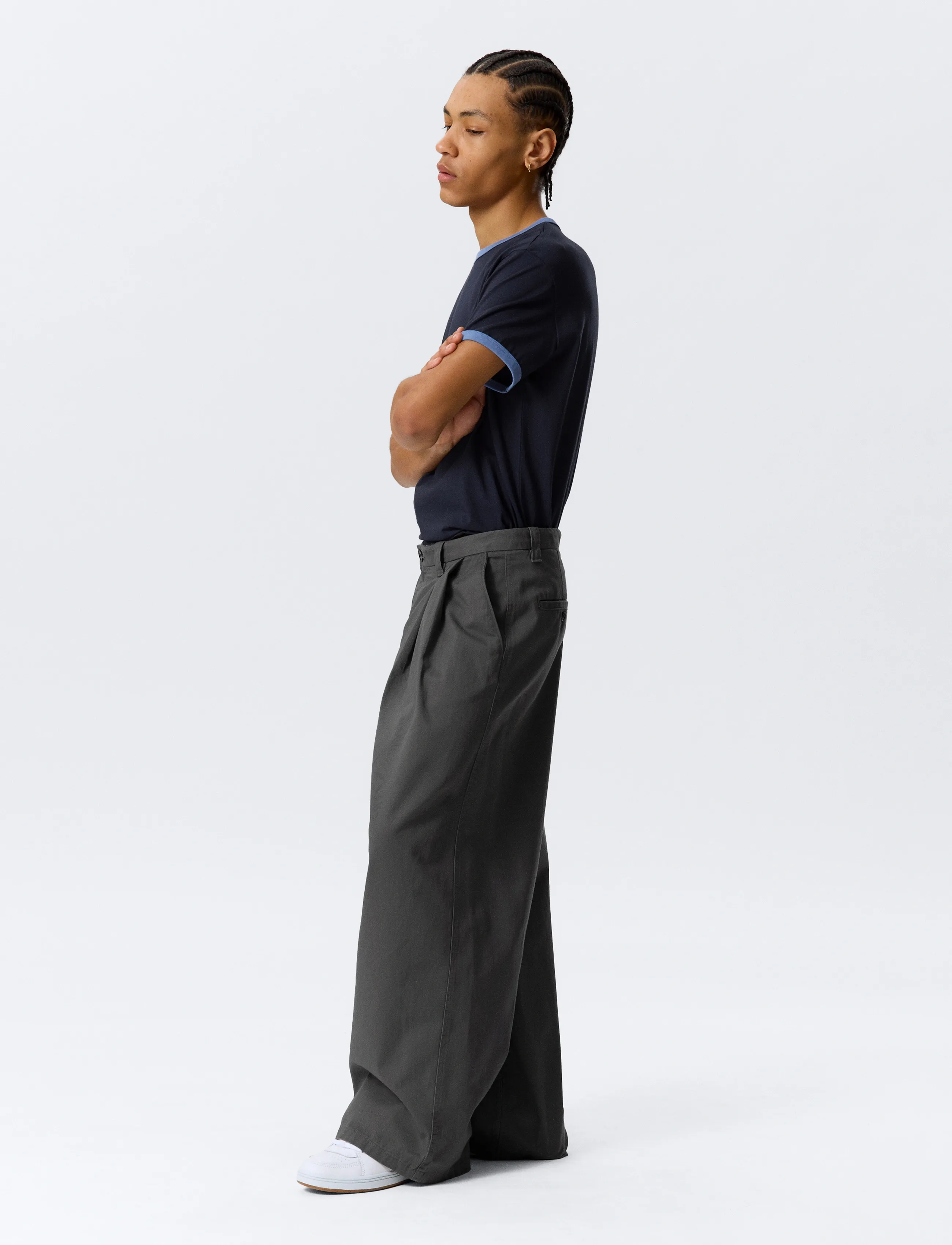Weekday - Otis Baggy Pleated Twill Chinos - pantalons chino - dark grey - 3
