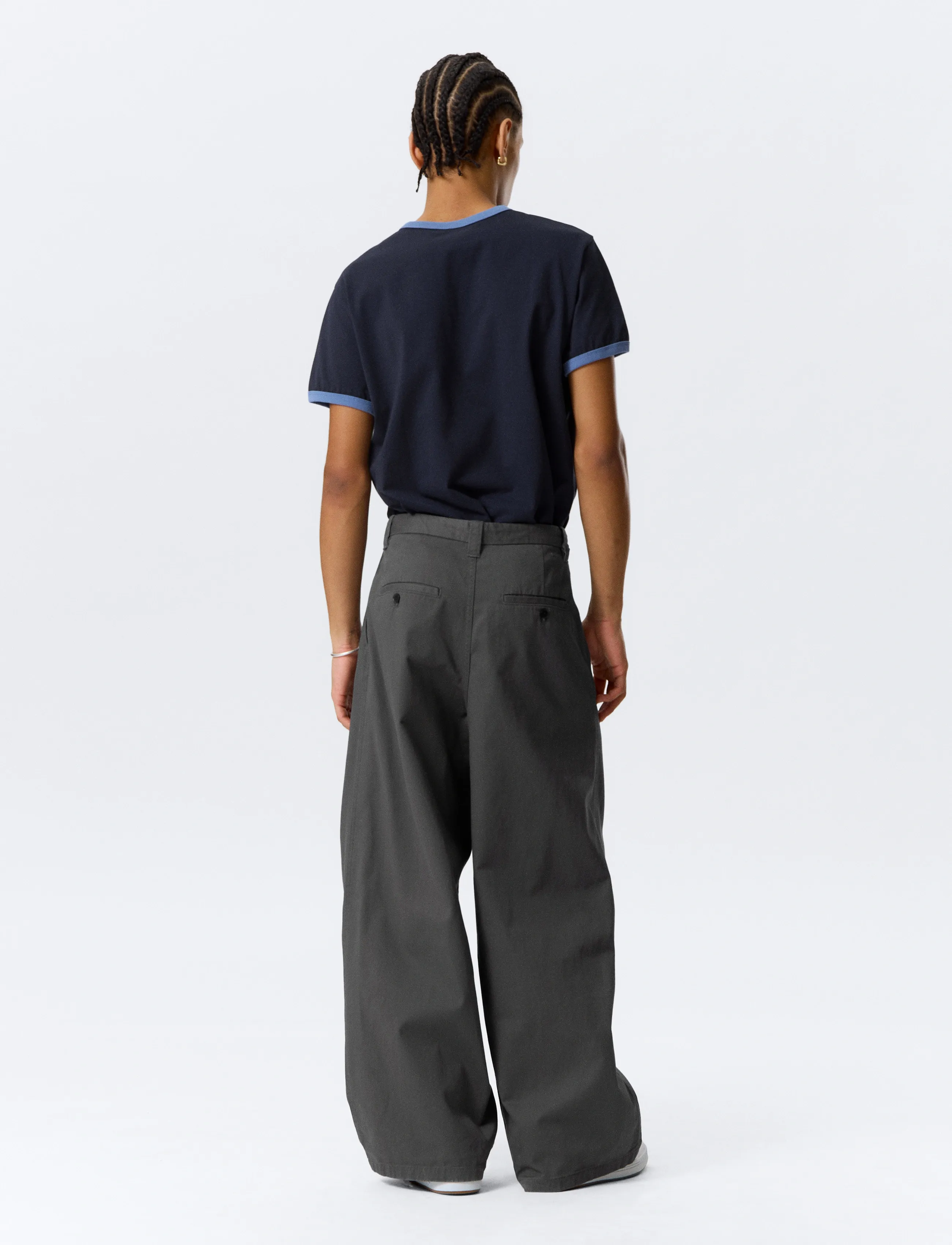 Weekday - Otis Baggy Pleated Twill Chinos - pantalons chino - dark grey - 4