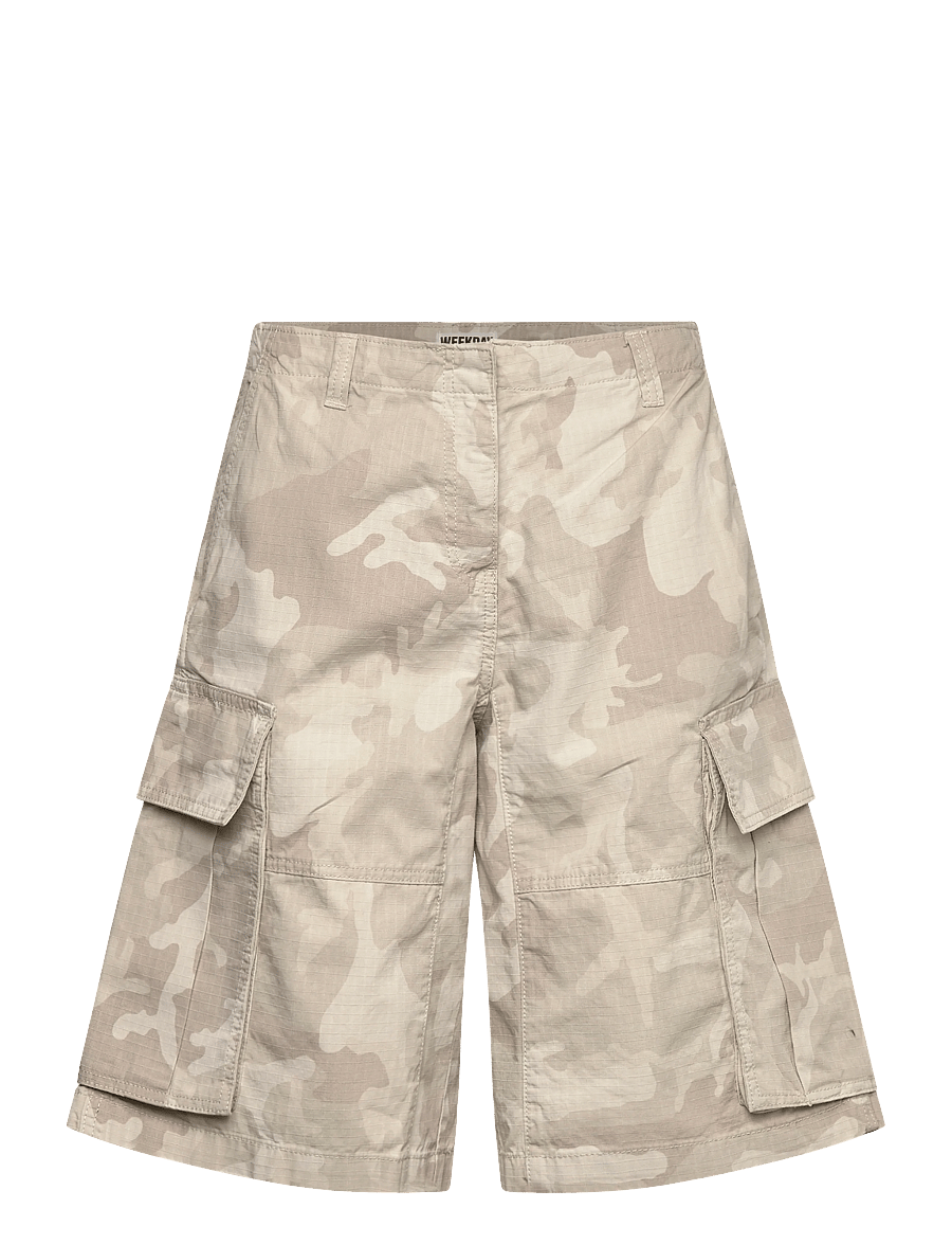 Weekday - Loose Low Rise Cargo Shorts - casual shorts - beige camo print - 1