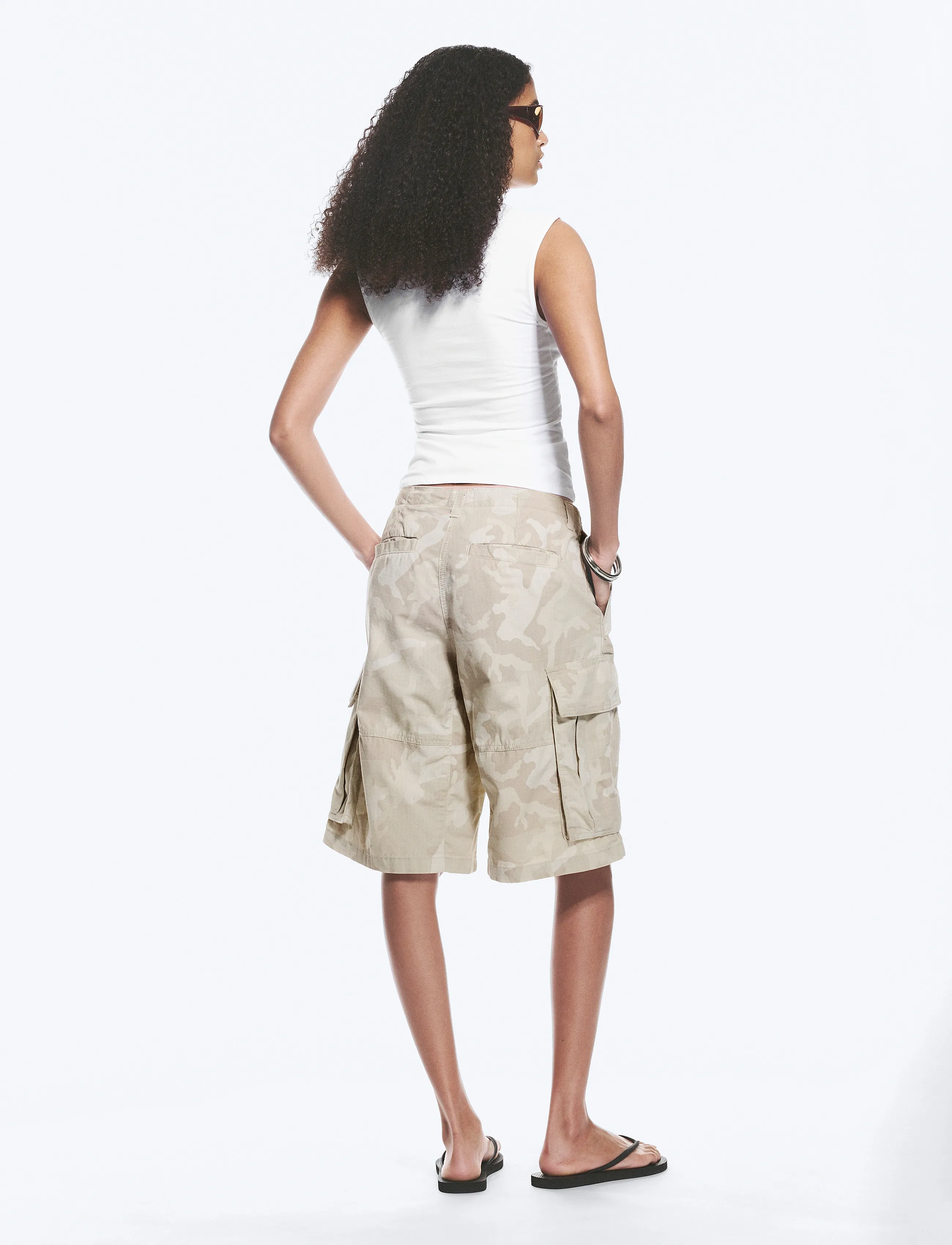 Weekday - Loose Low Rise Cargo Shorts - casual shorts - beige camo print - 5
