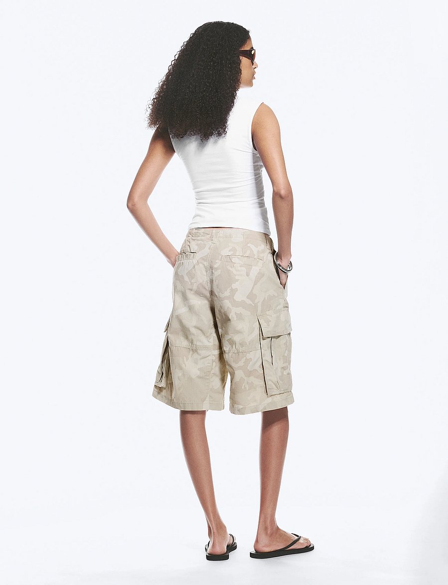 Weekday - Loose Low Rise Cargo Shorts - casual shorts - beige camo print - 5