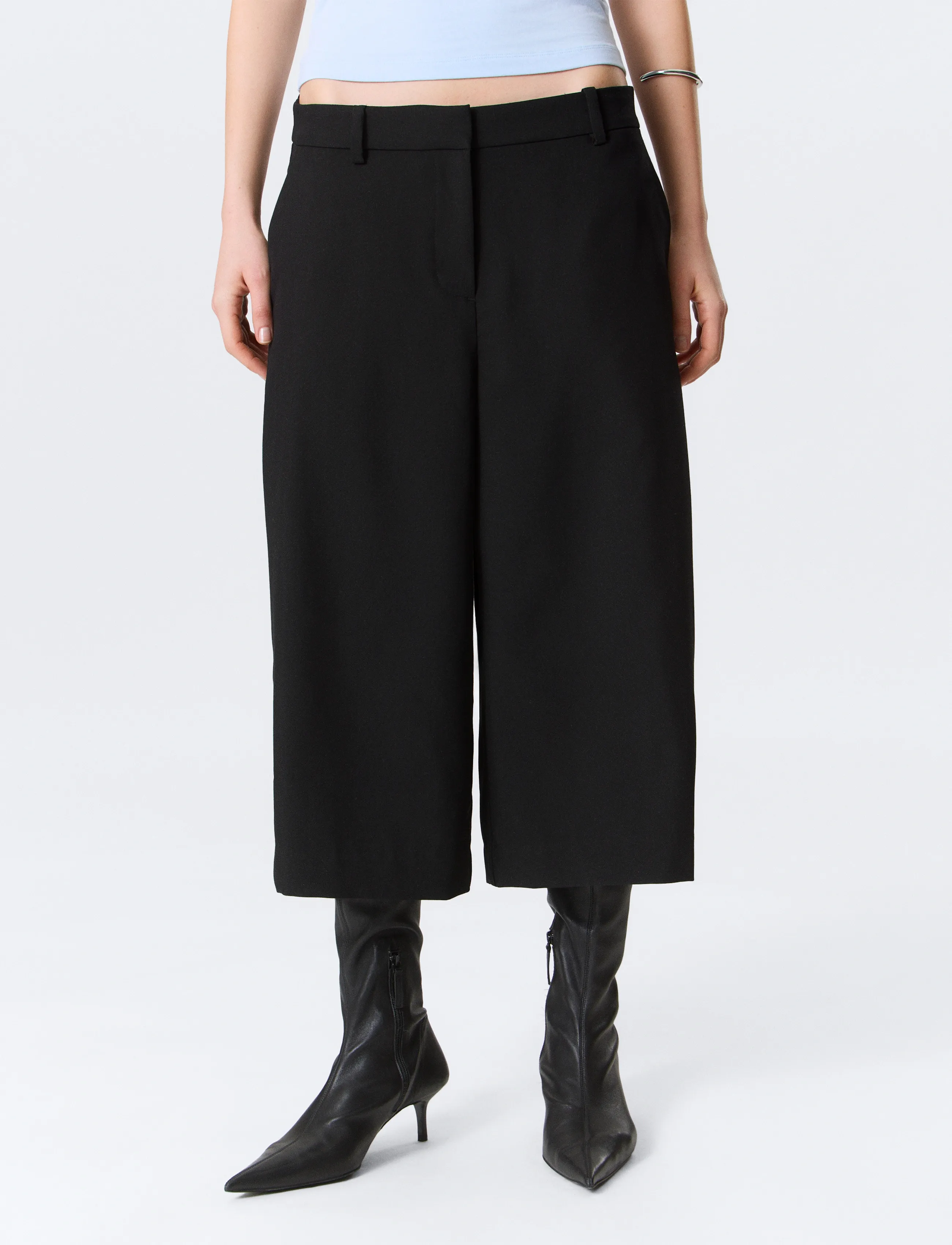 Weekday - Suiting Capri Trousers - pidulikud püksid - black - 3