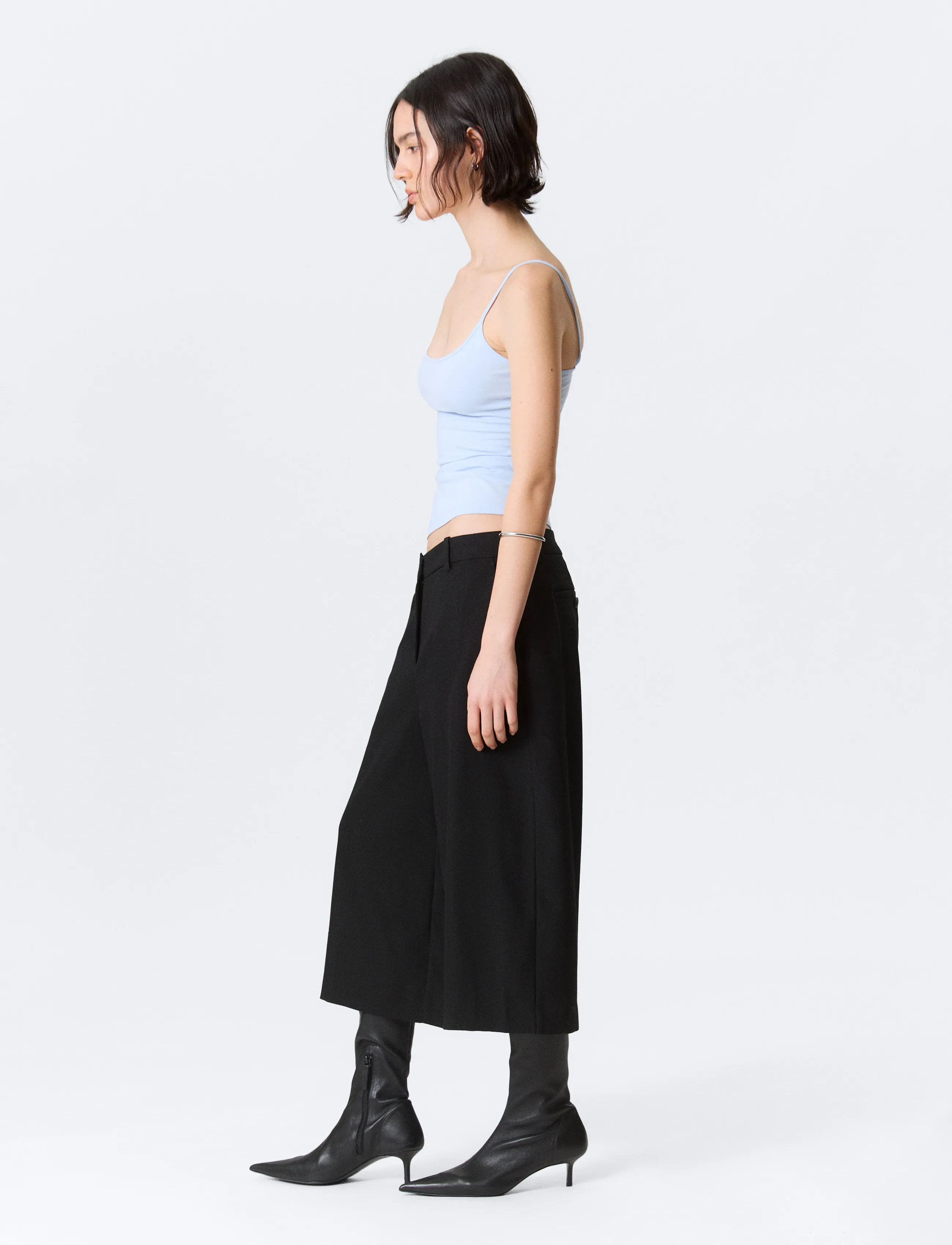 Weekday - Suiting Capri Trousers - pidulikud püksid - black - 4