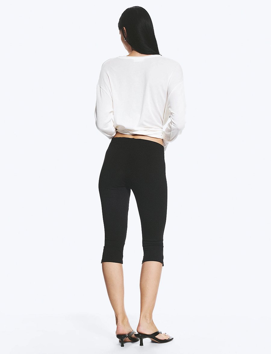 Weekday - Mid-Rise Capri Trousers - capri-püksid - black - 5