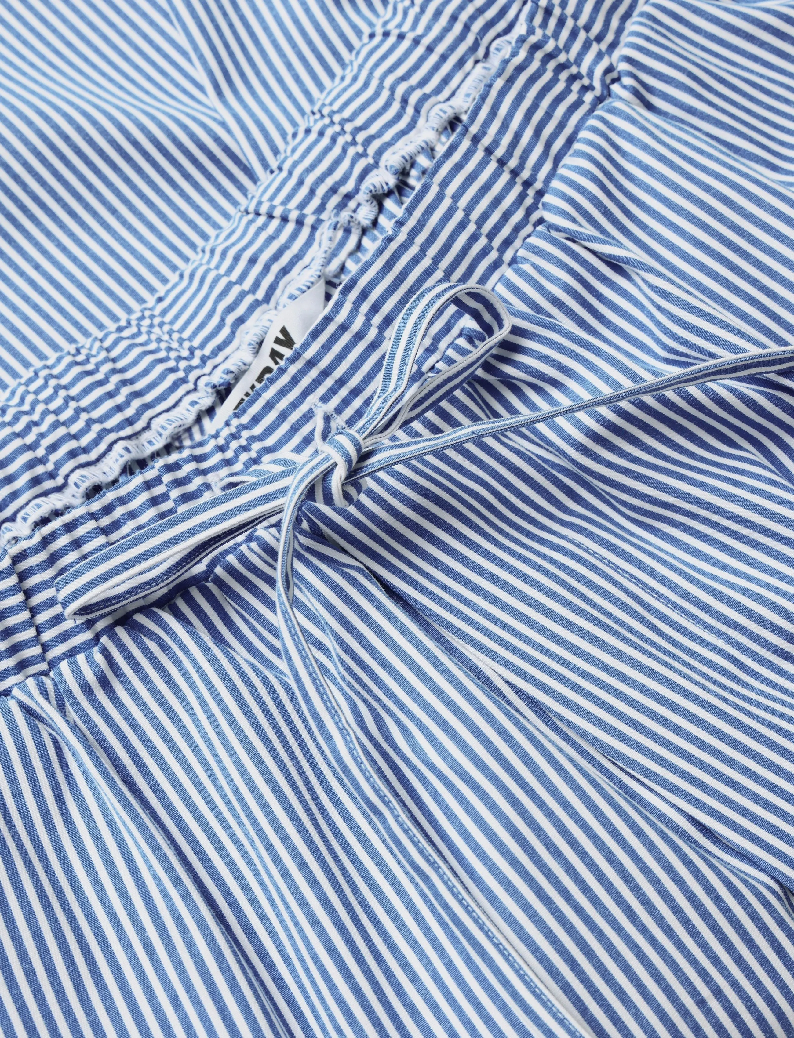 Weekday - Drawstring Shorts - white/blue stripe - 2