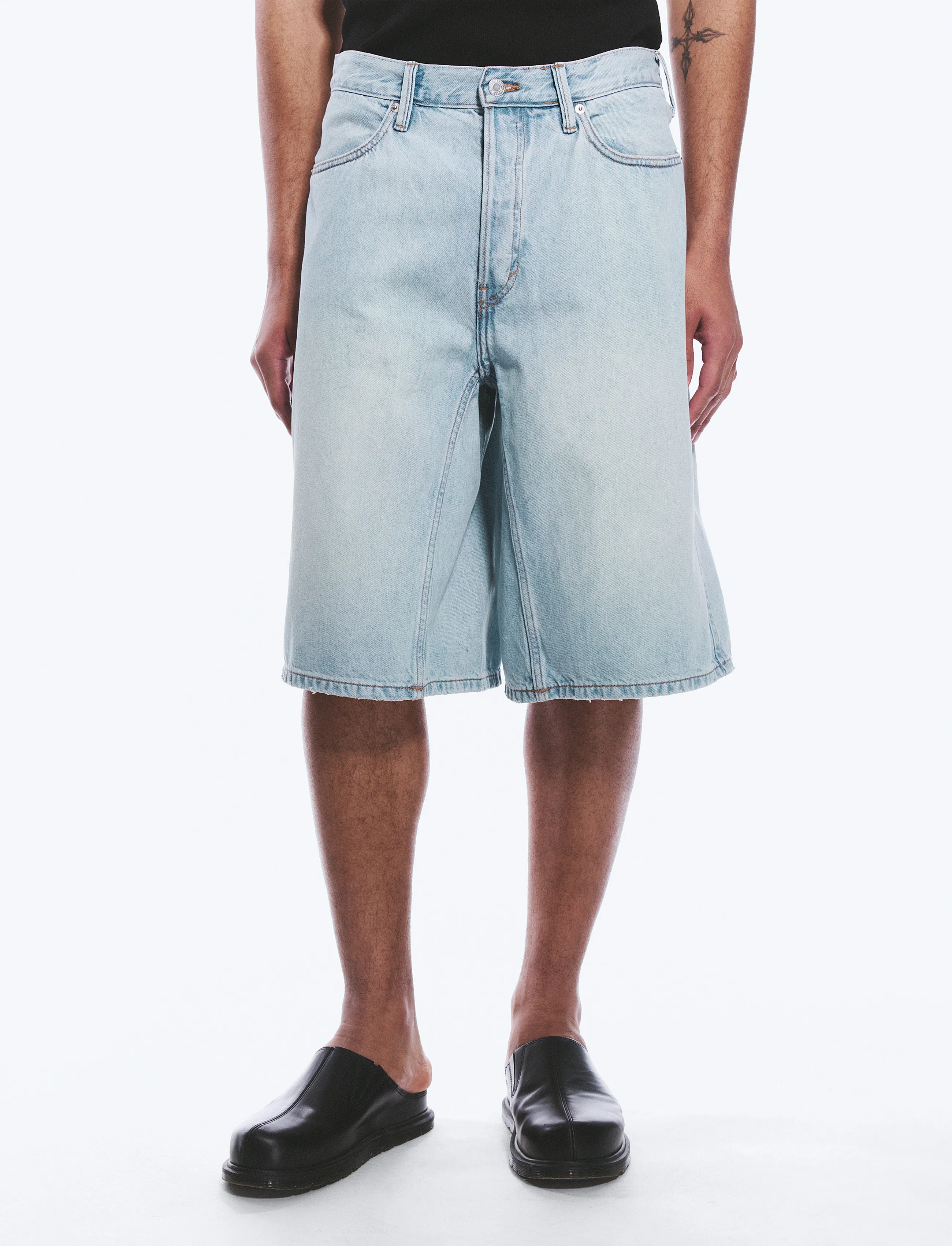 Weekday - Mid Rise Loose Dart Detailed Denim Shorts - jorty - dream blue - 5