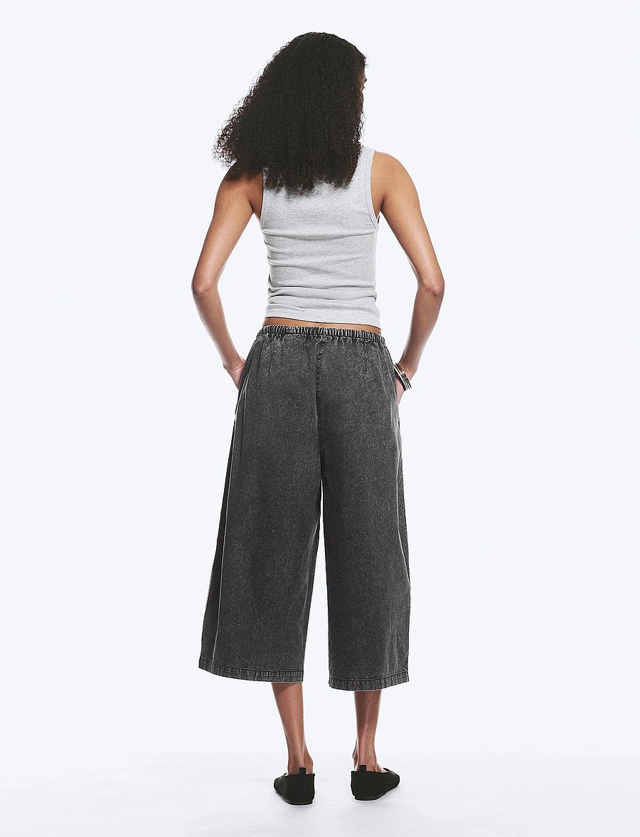 Weekday - Low Rise Loose Cropped Trousers - poolpikad püksid - dark grey - 5
