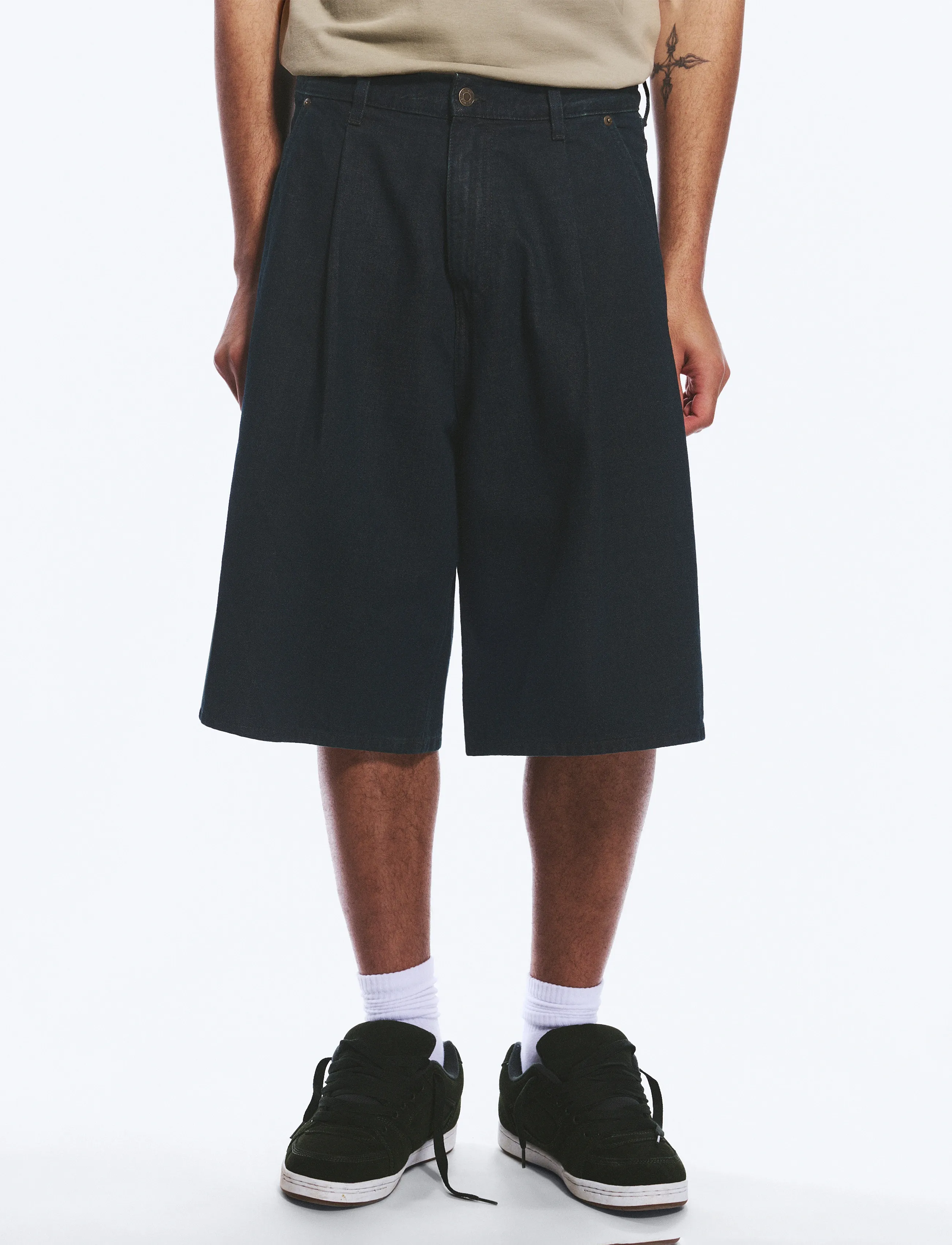 Weekday - Mid Rise Baggy Pleated Denim Shorts - jorts - emerald rinse - 5