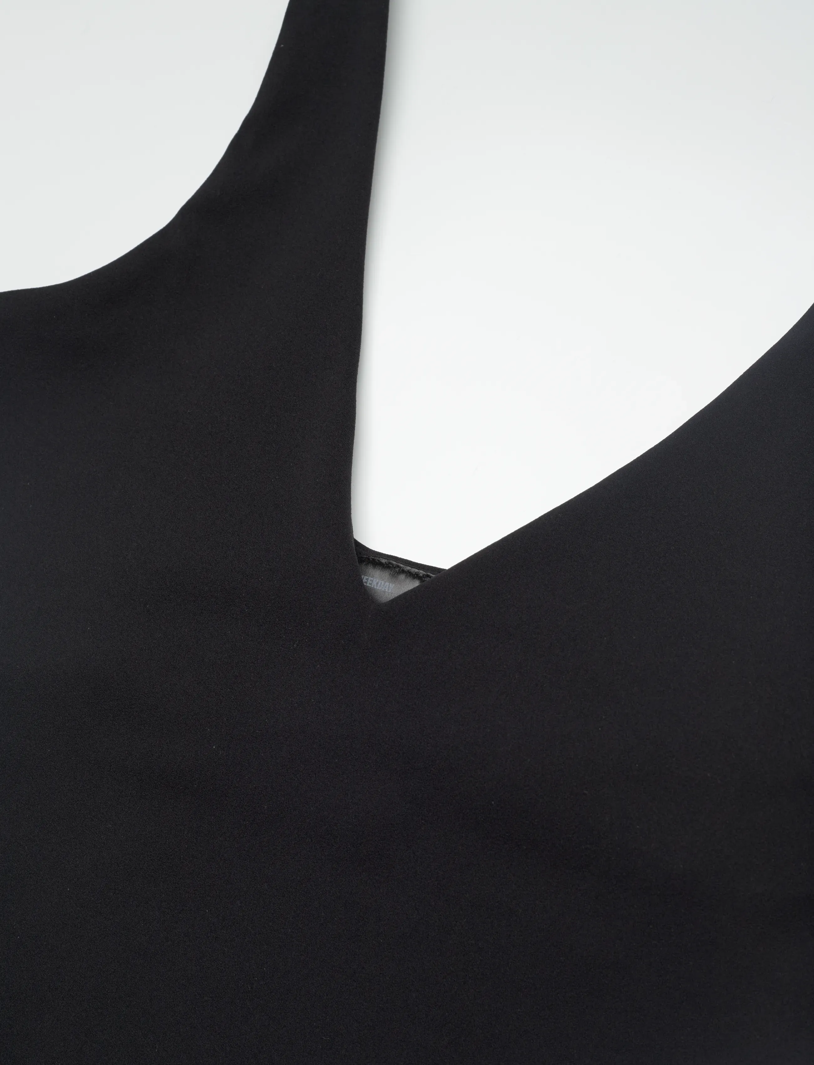 Weekday - Plunge Sport Bra - spordirinnahoidjad - black - 2