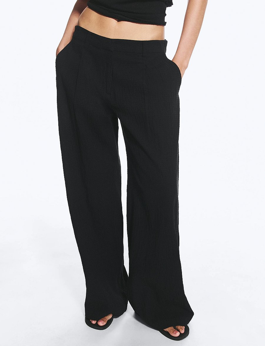 Weekday - Crinkled Cotton Trousers - wide leg trousers - black - 0