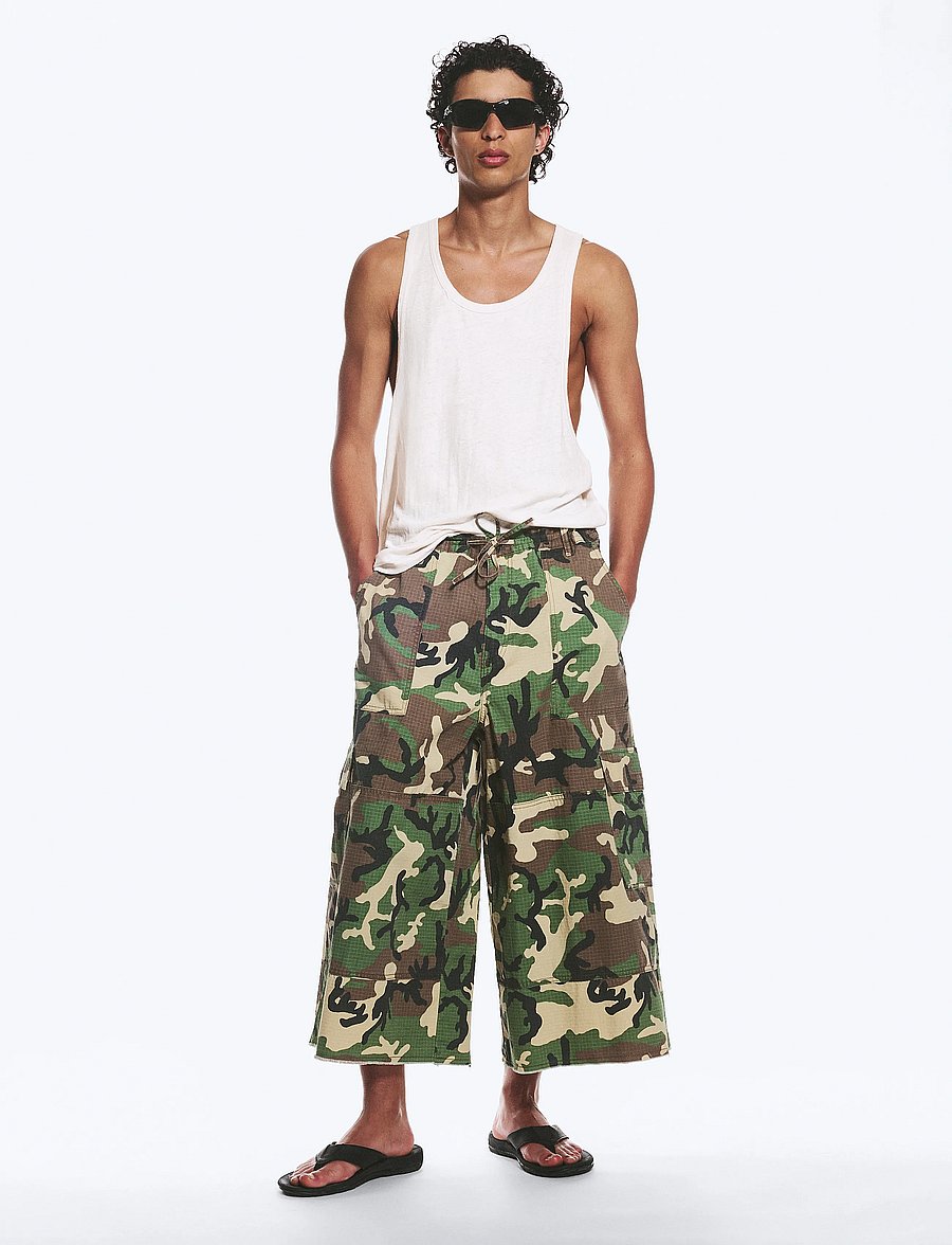 Weekday - Long Cotton Cargo Shorts - cargo shorts - camo - 0