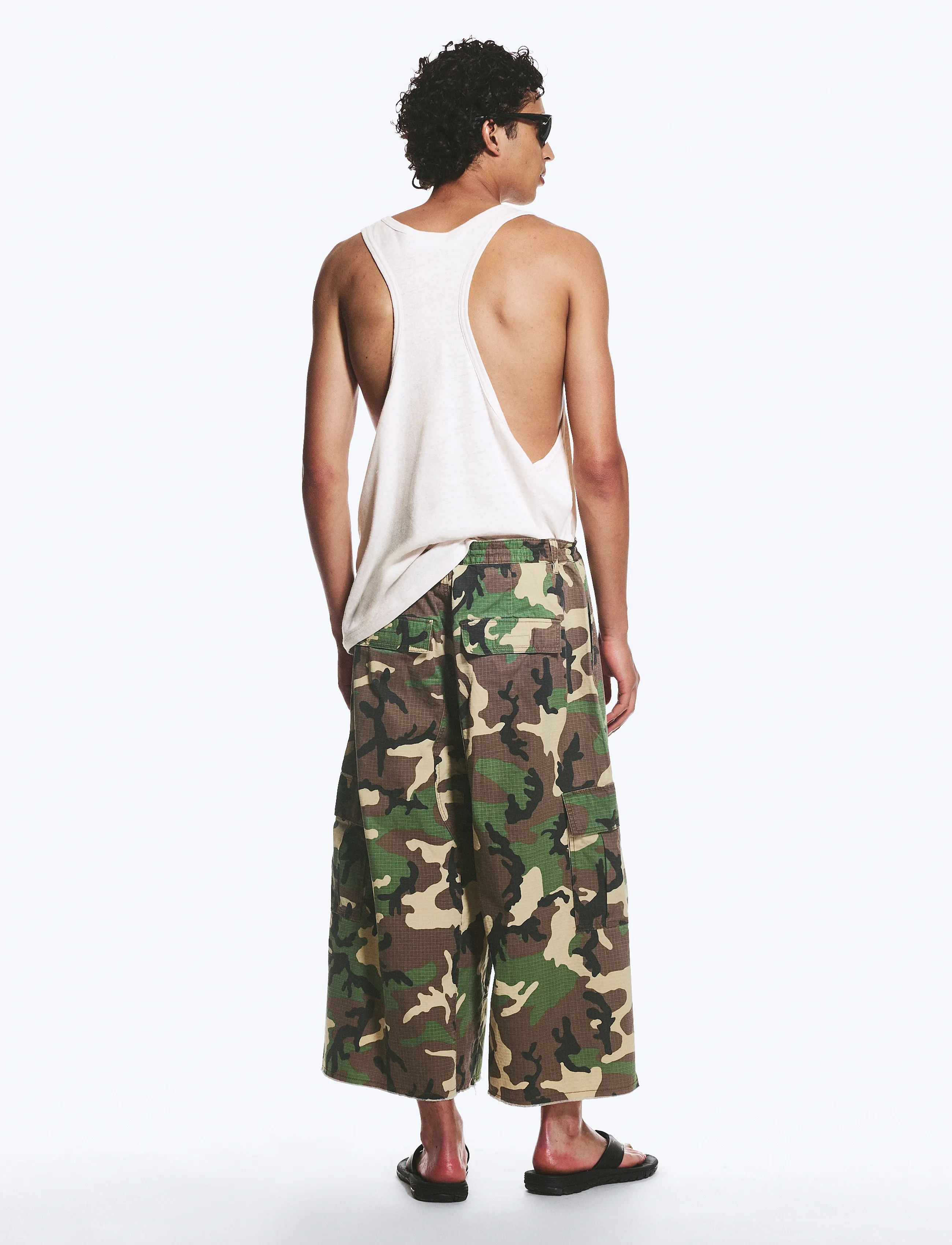 Weekday - Long Cotton Cargo Shorts - cargo shorts - camo - 4