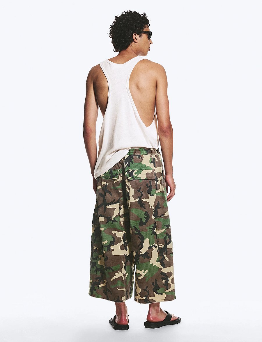 Weekday - Long Cotton Cargo Shorts - cargo shorts - camo - 4