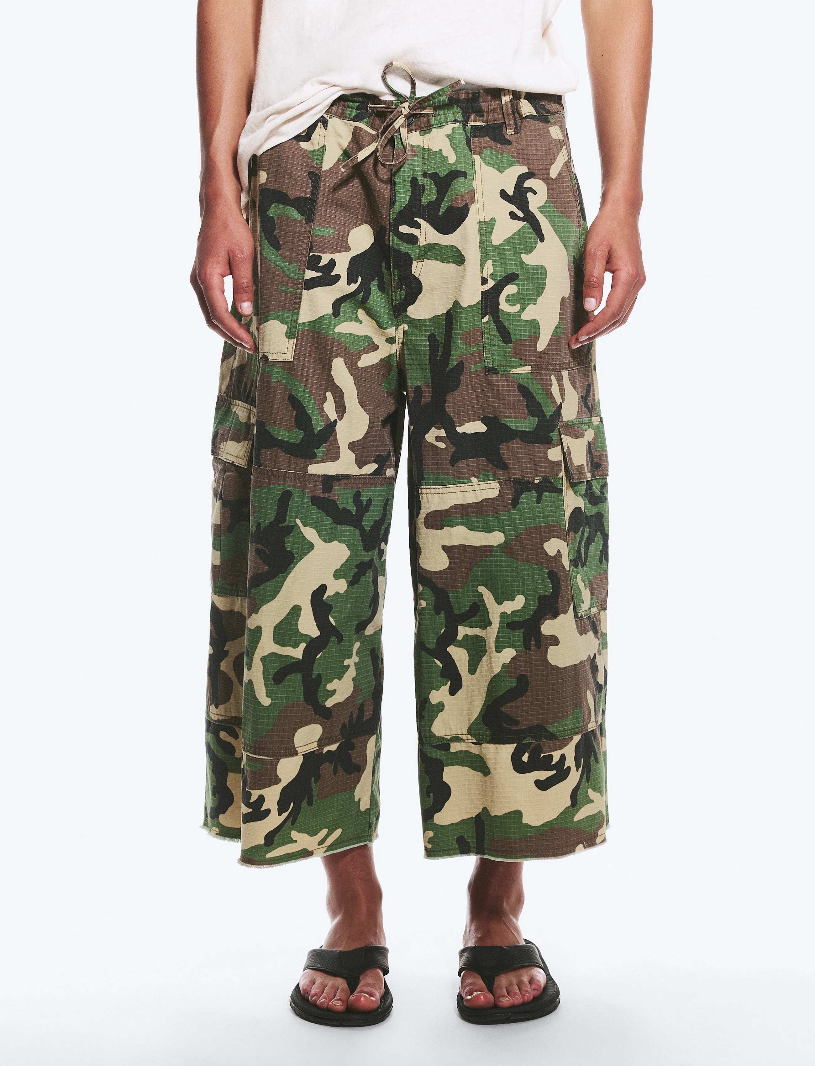 Weekday - Long Cotton Cargo Shorts - cargo shorts - camo - 5