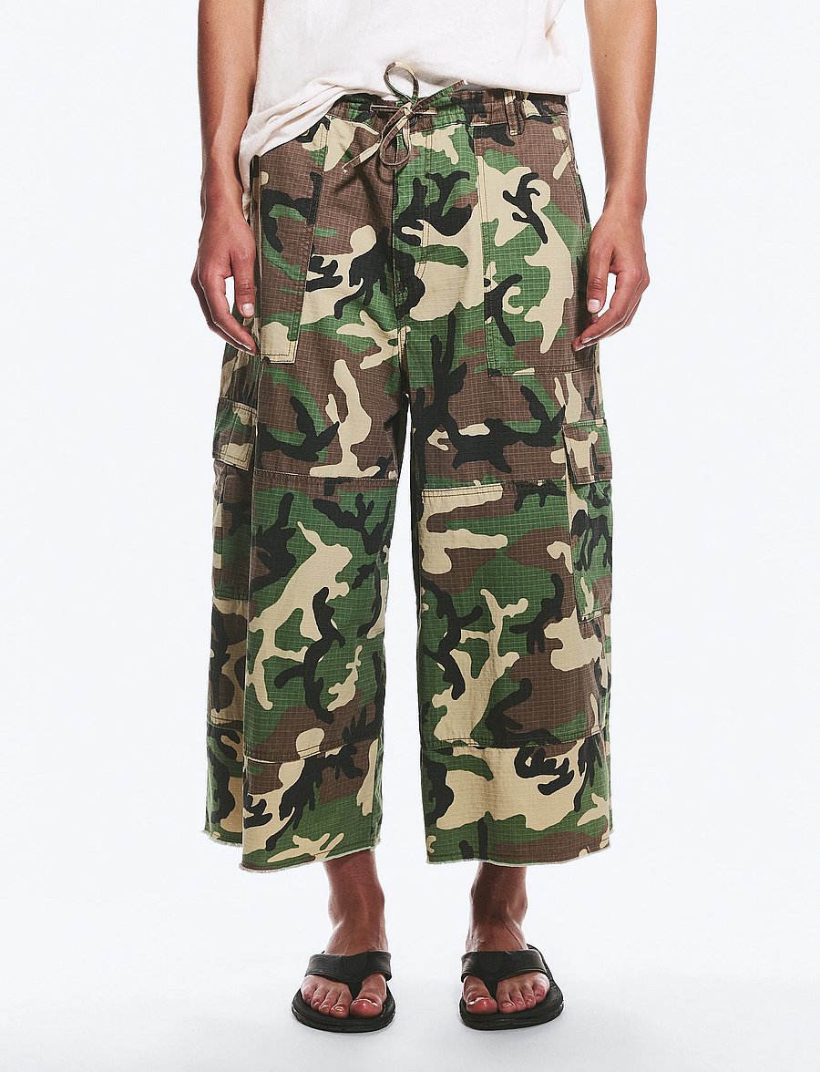 Weekday - Long Cotton Cargo Shorts - cargo shorts - camo - 5