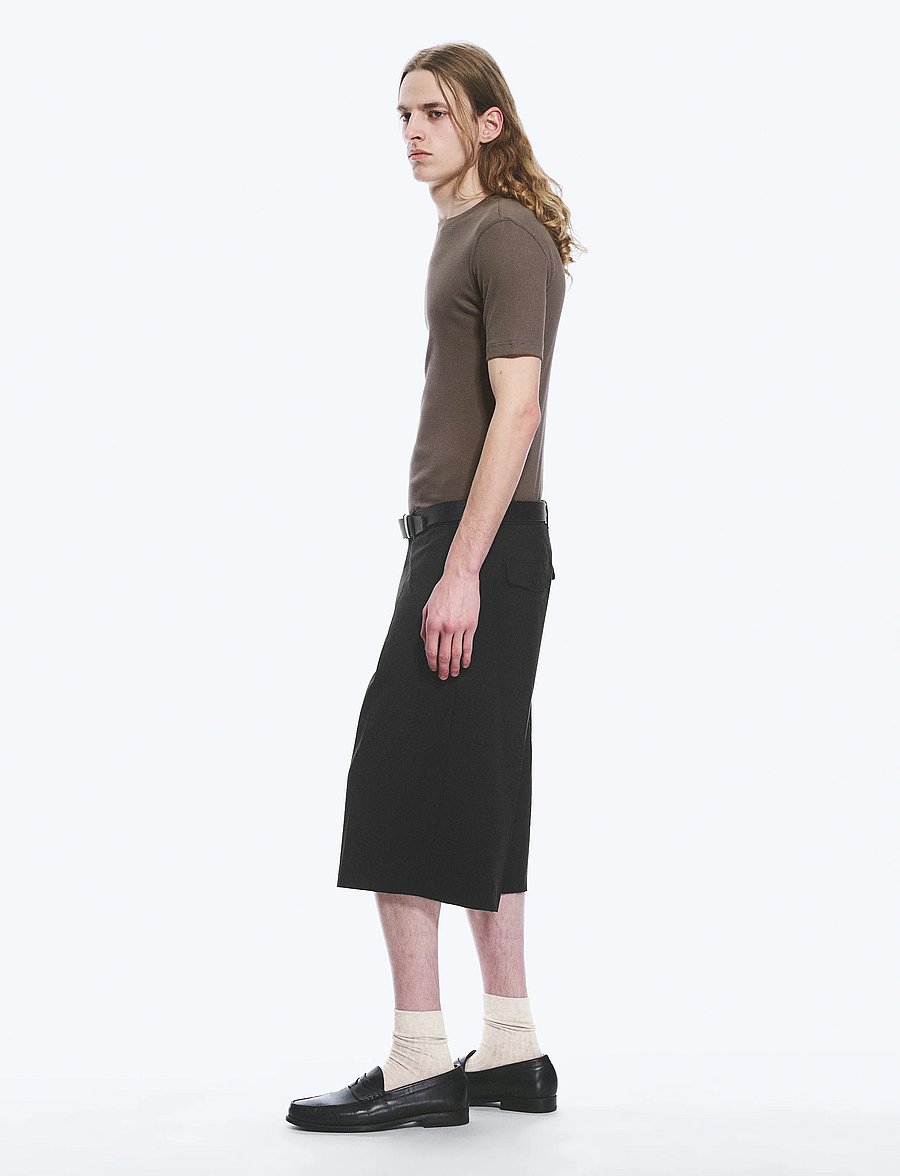 Weekday - Low Rise Relaxed Suiting Shorts - vabaaja lühikesed püksid - black - 3