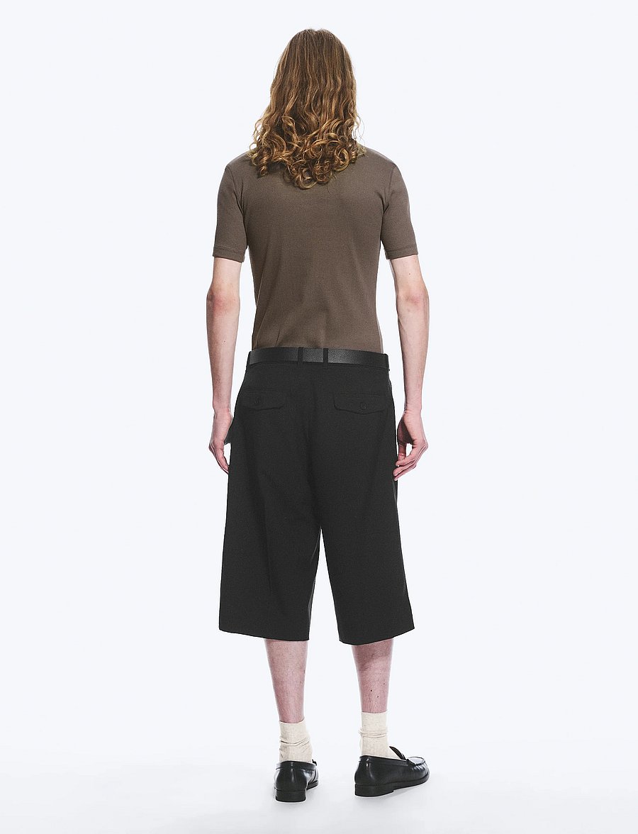 Weekday - Low Rise Relaxed Suiting Shorts - vabaaja lühikesed püksid - black - 4