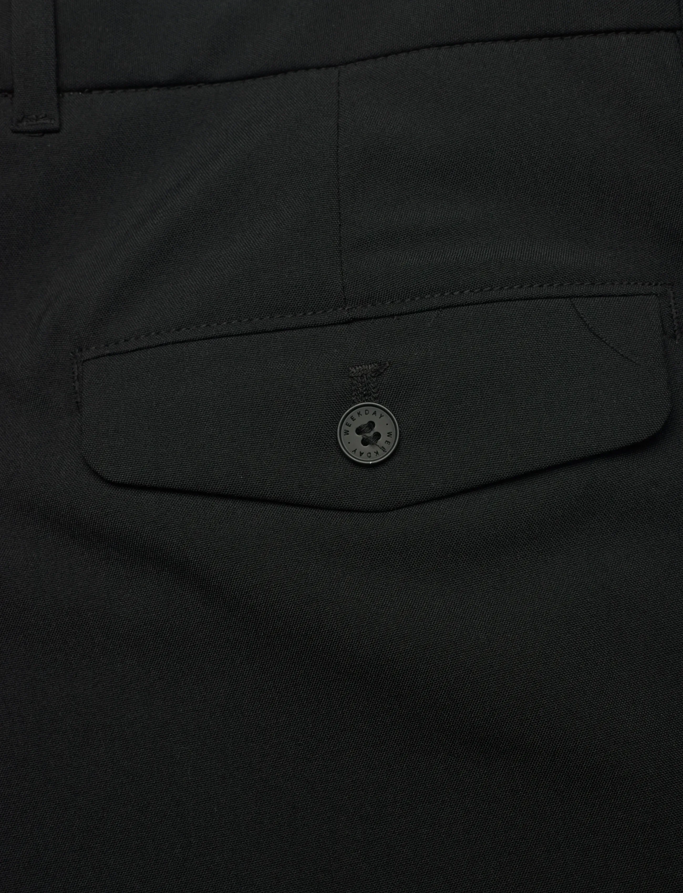 Weekday - Low Rise Relaxed Suiting Shorts - freizeitshorts - black - 4