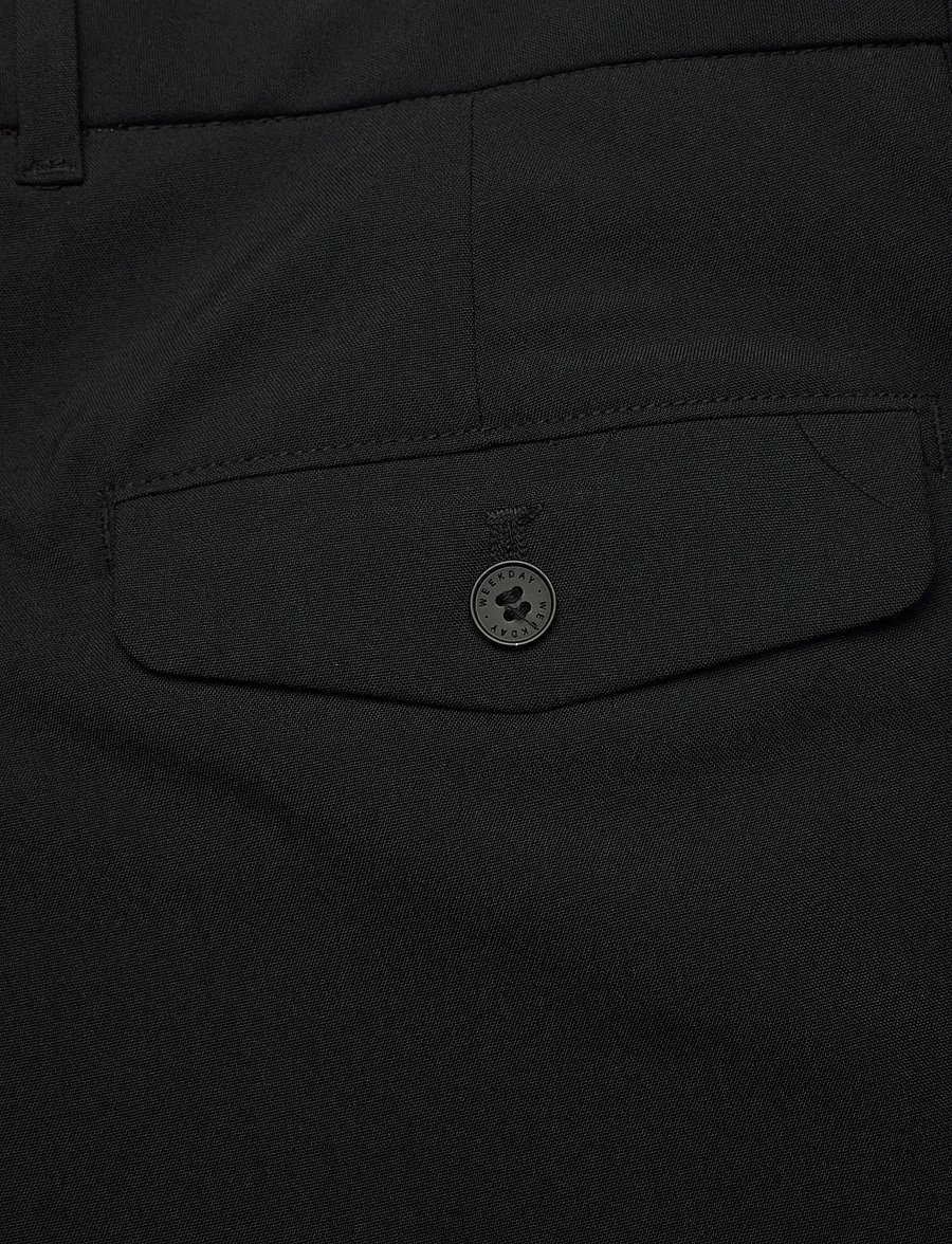 Weekday - Low Rise Relaxed Suiting Shorts - freizeitshorts - black - 4